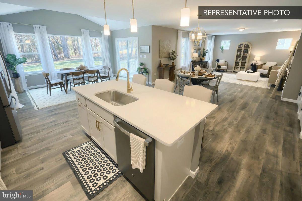 THE SEASONS - Residential