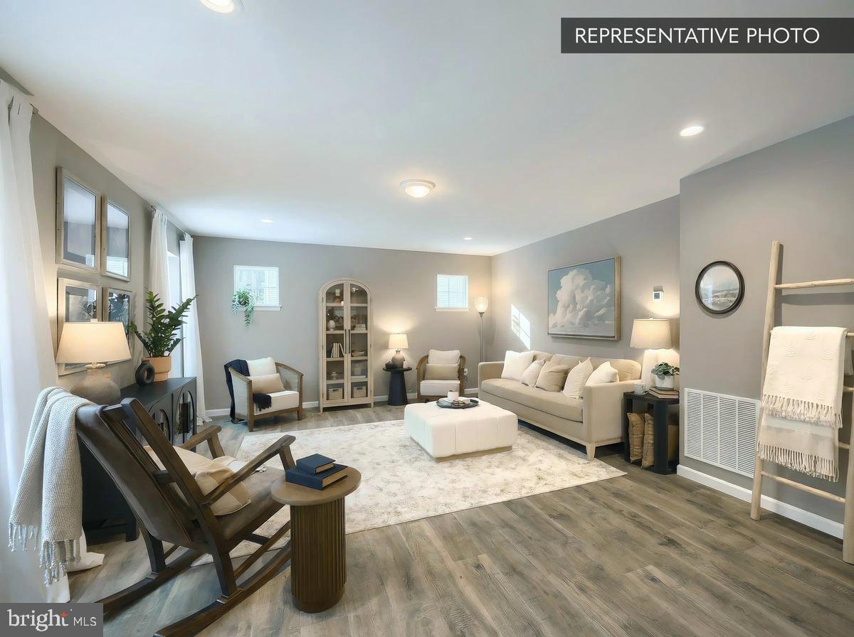 THE SEASONS - Residential