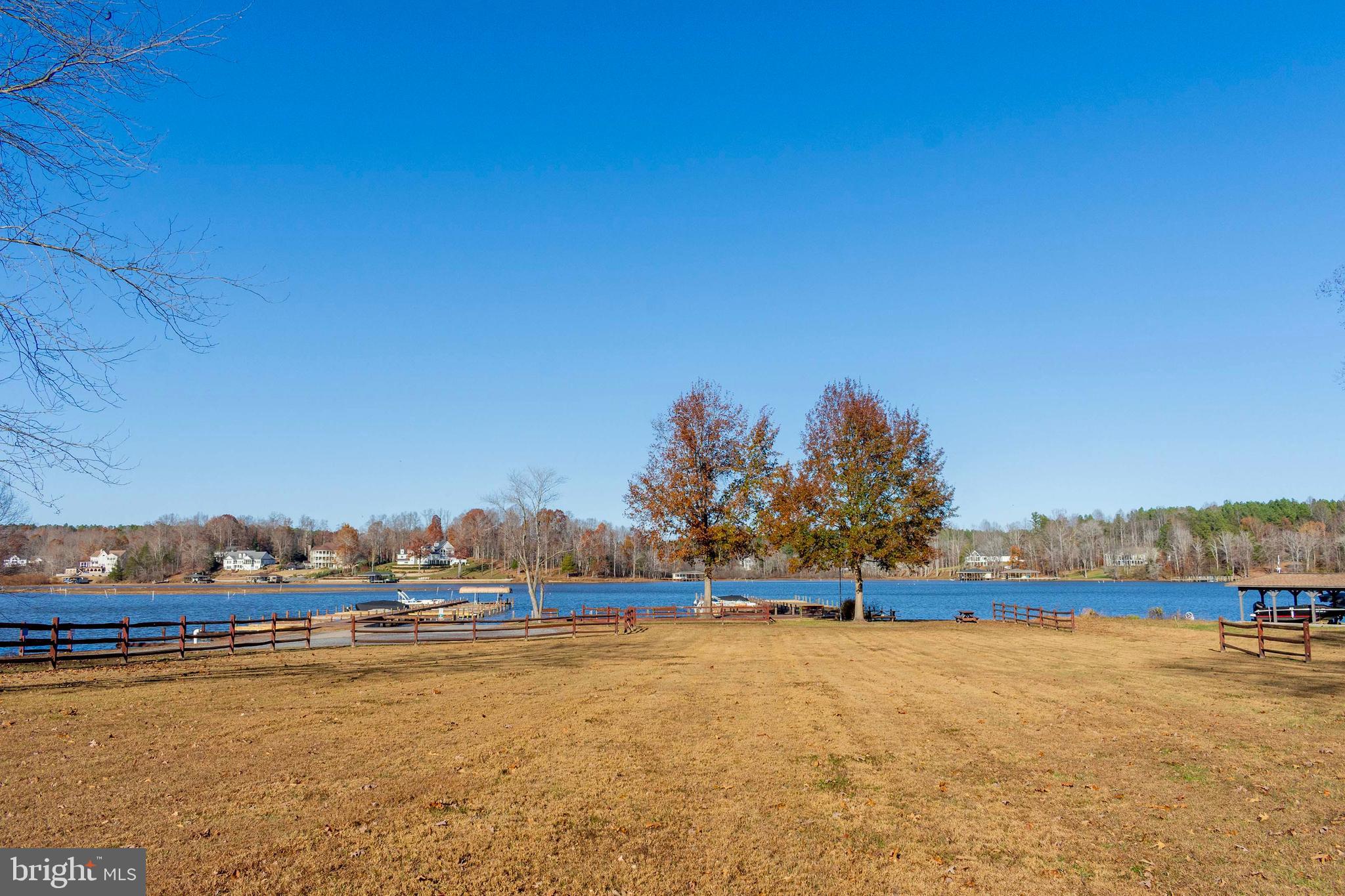 ROLLING WOODS - Residential