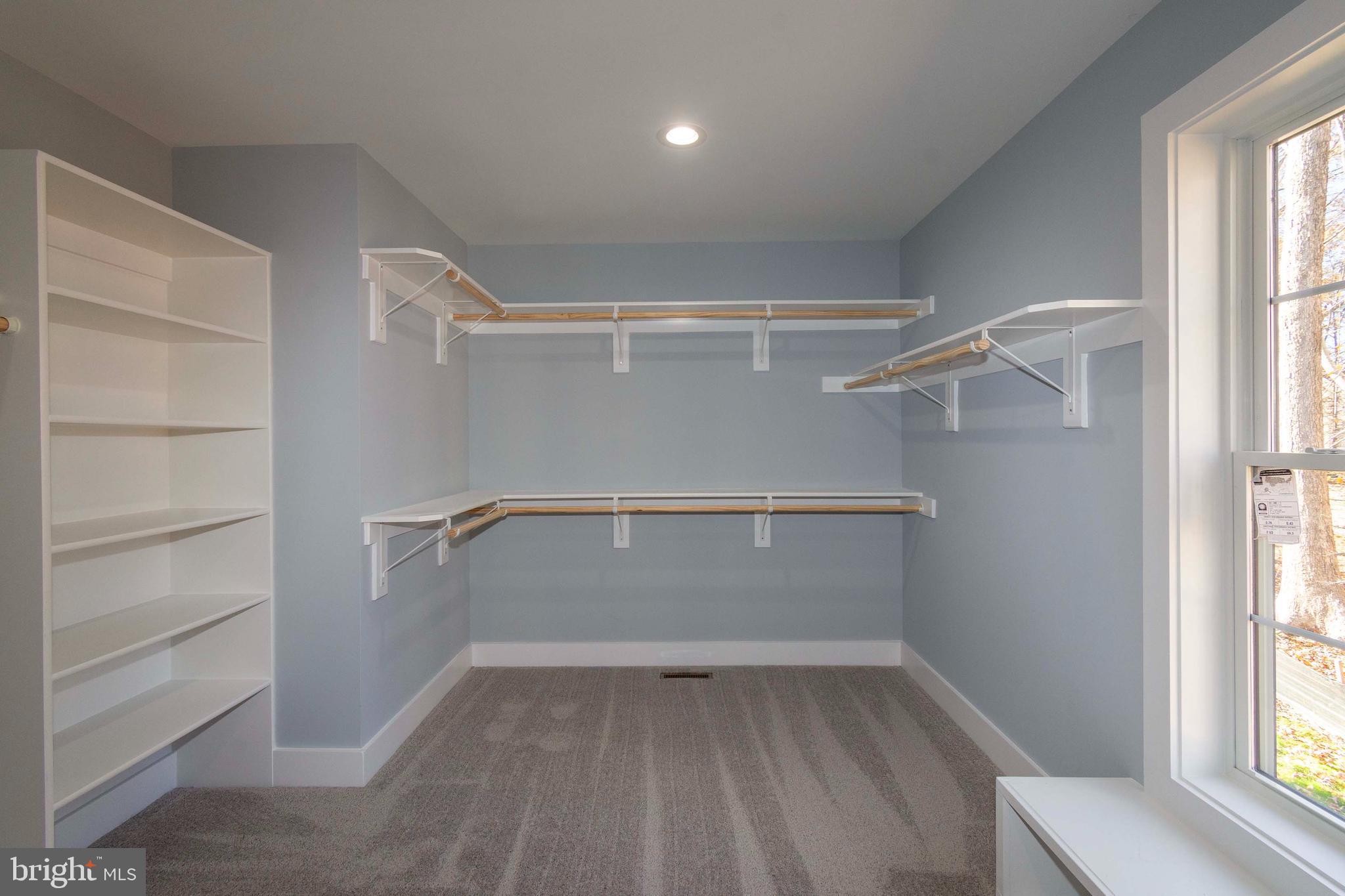 ROLLING WOODS - Residential