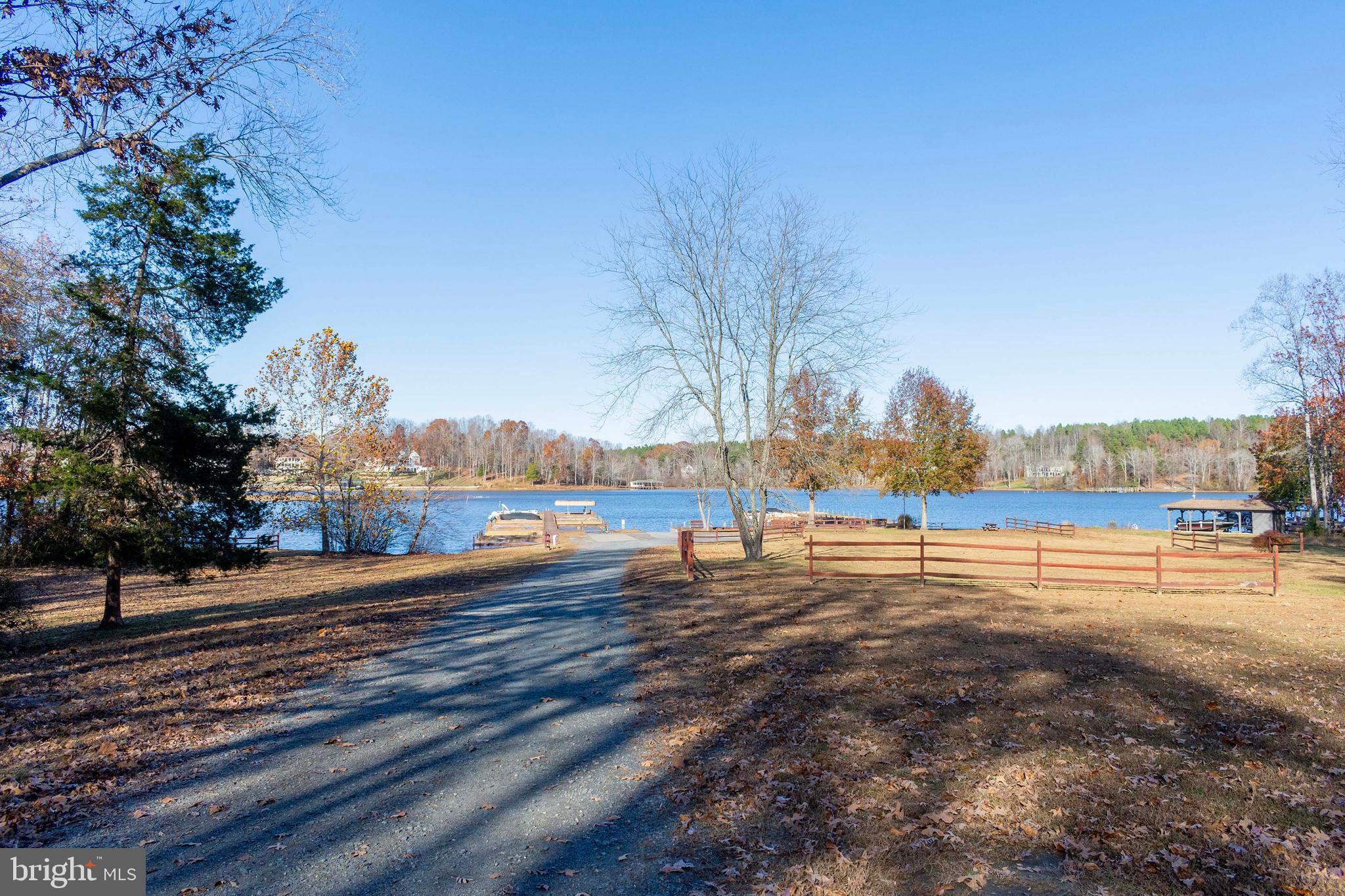 ROLLING WOODS - Residential