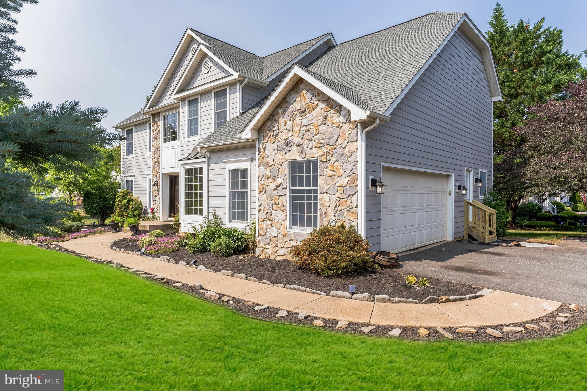 STONE HILL ESTATES - Residential