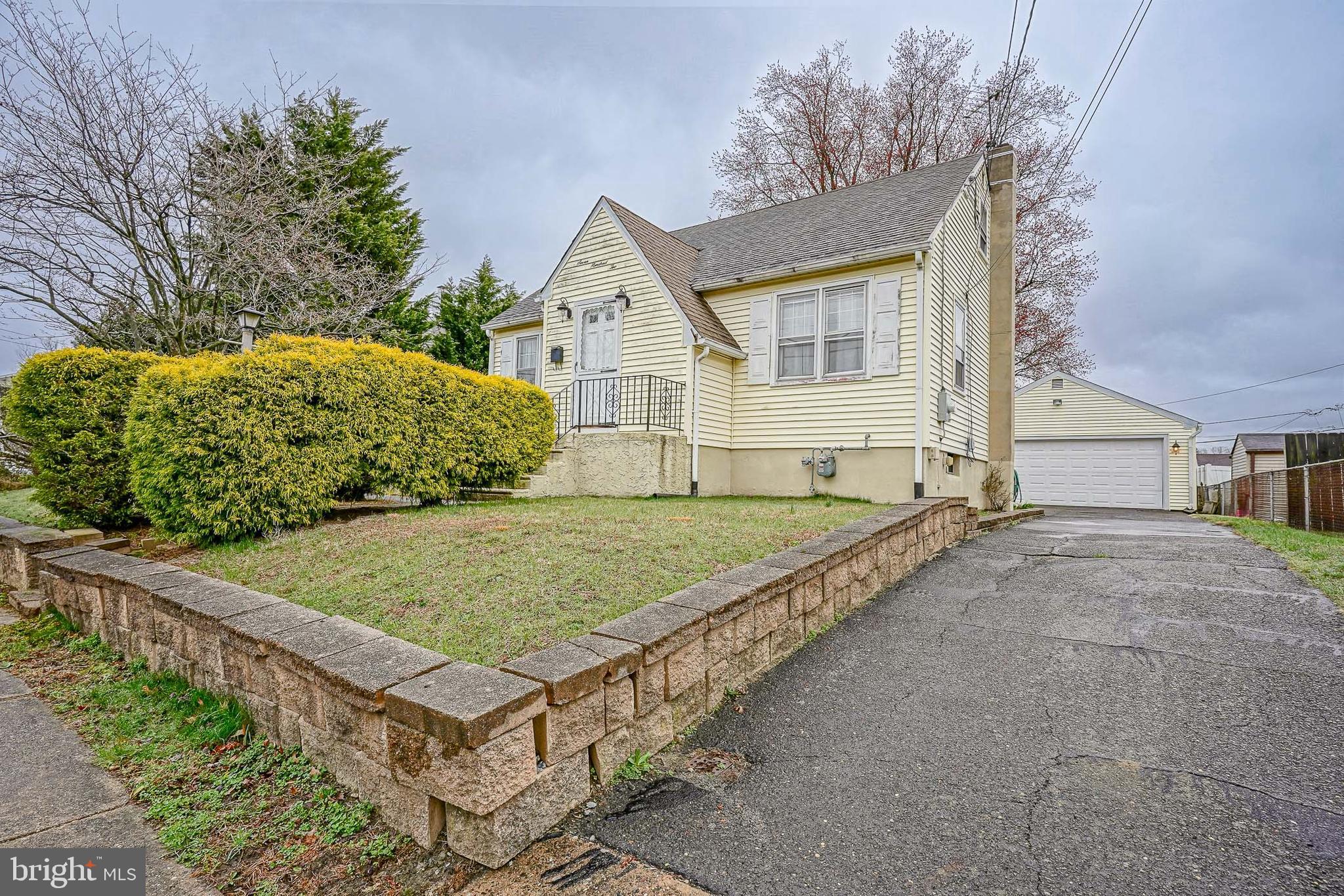 702 W LINCOLN AVENUE