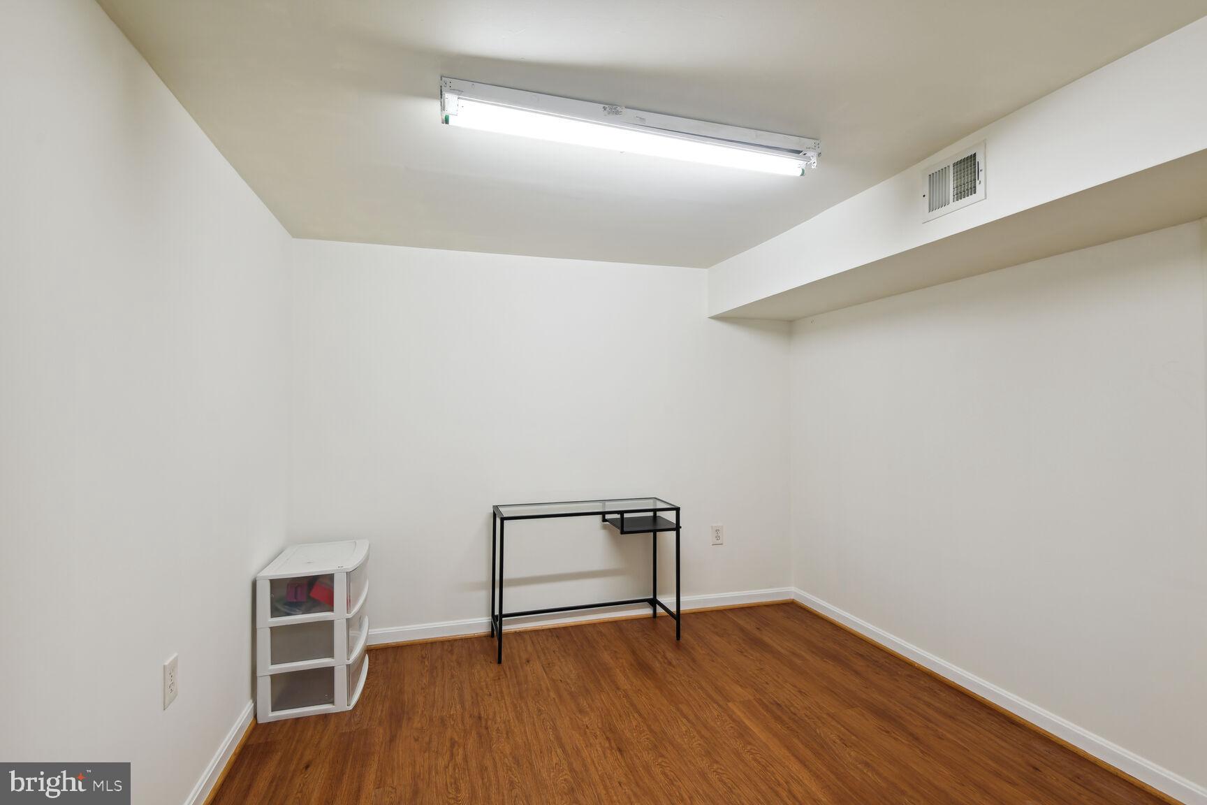 CALVERTON - Residential