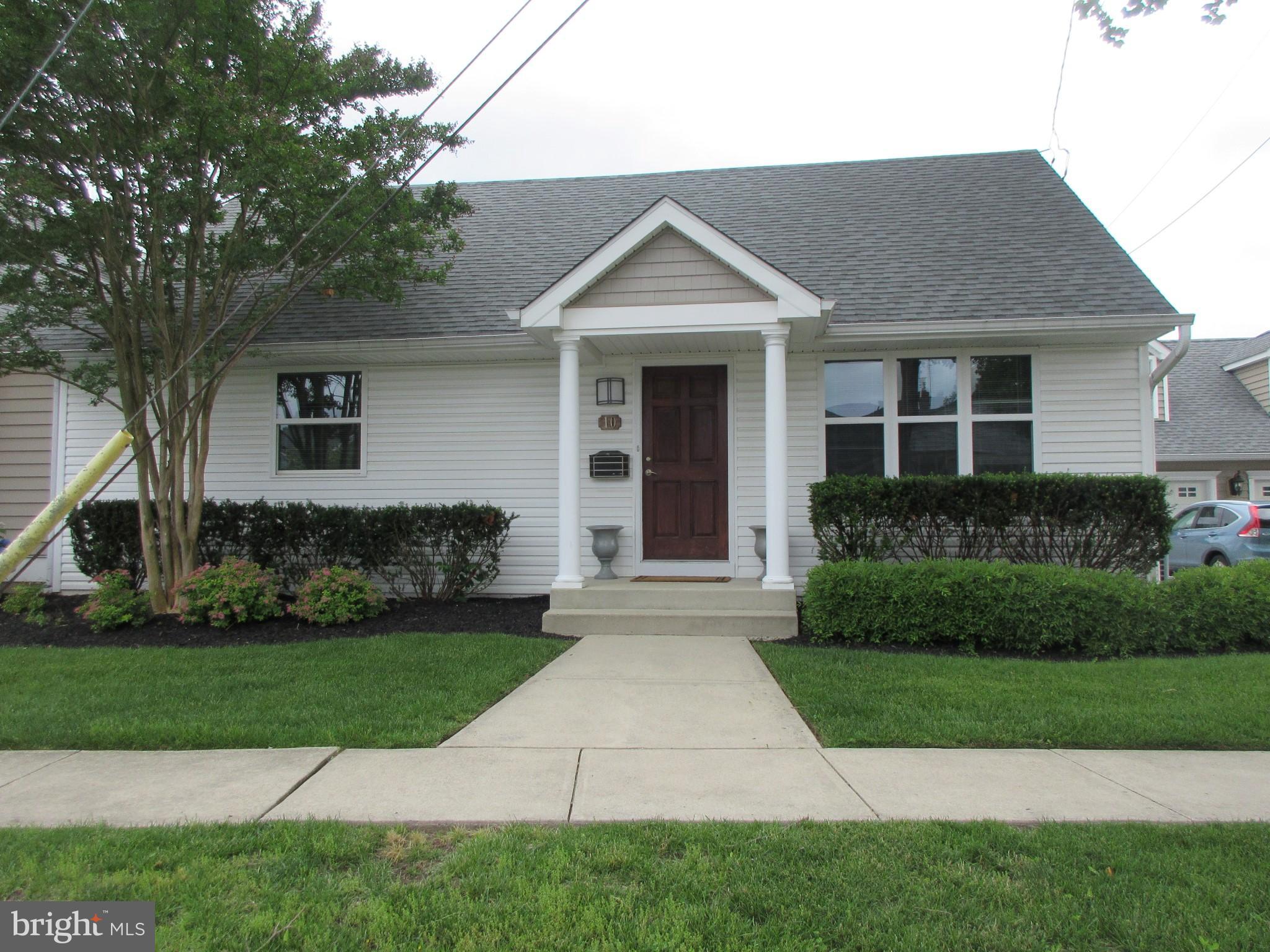 10 STILES AVE