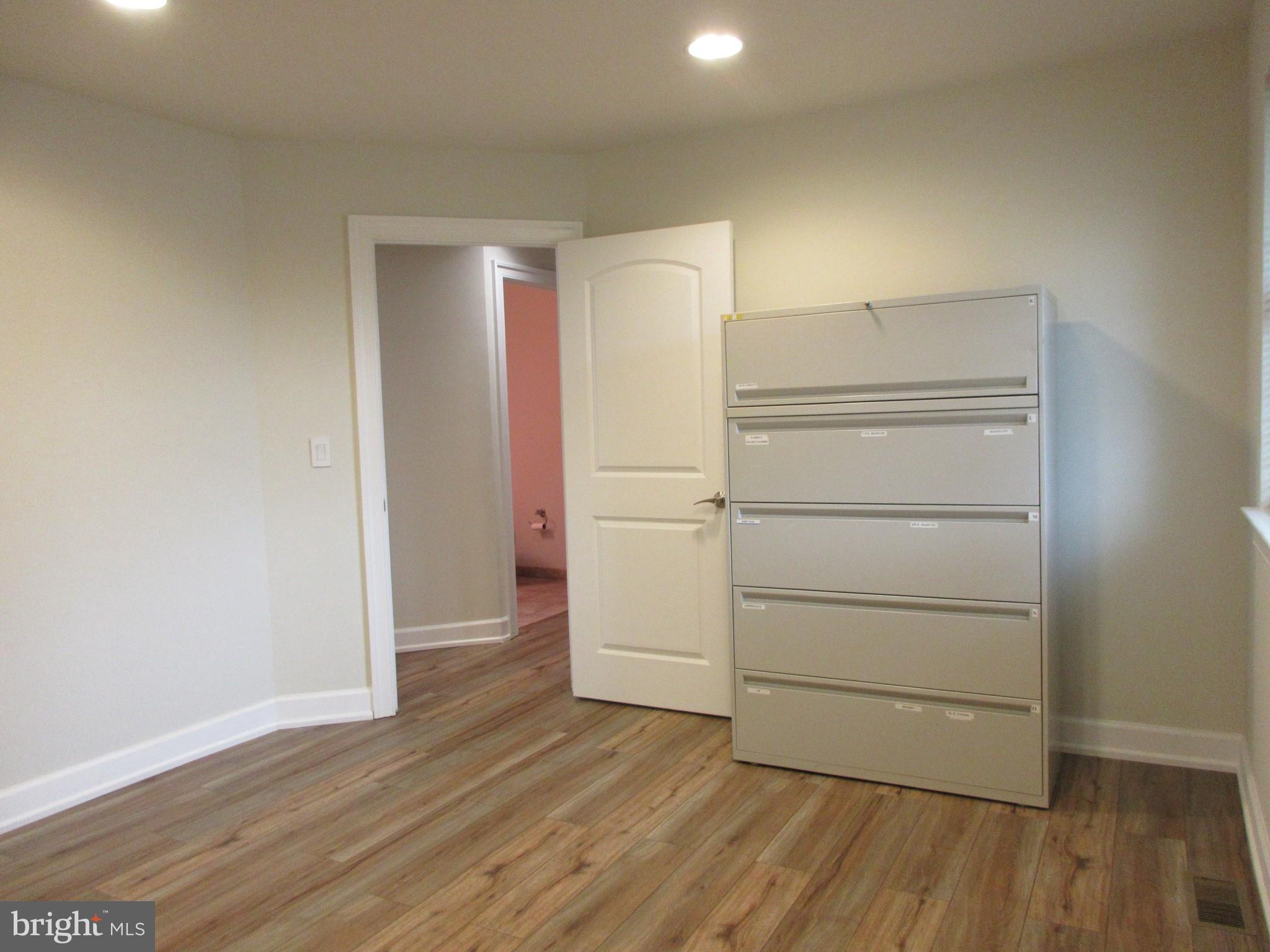 10 STILES AVE