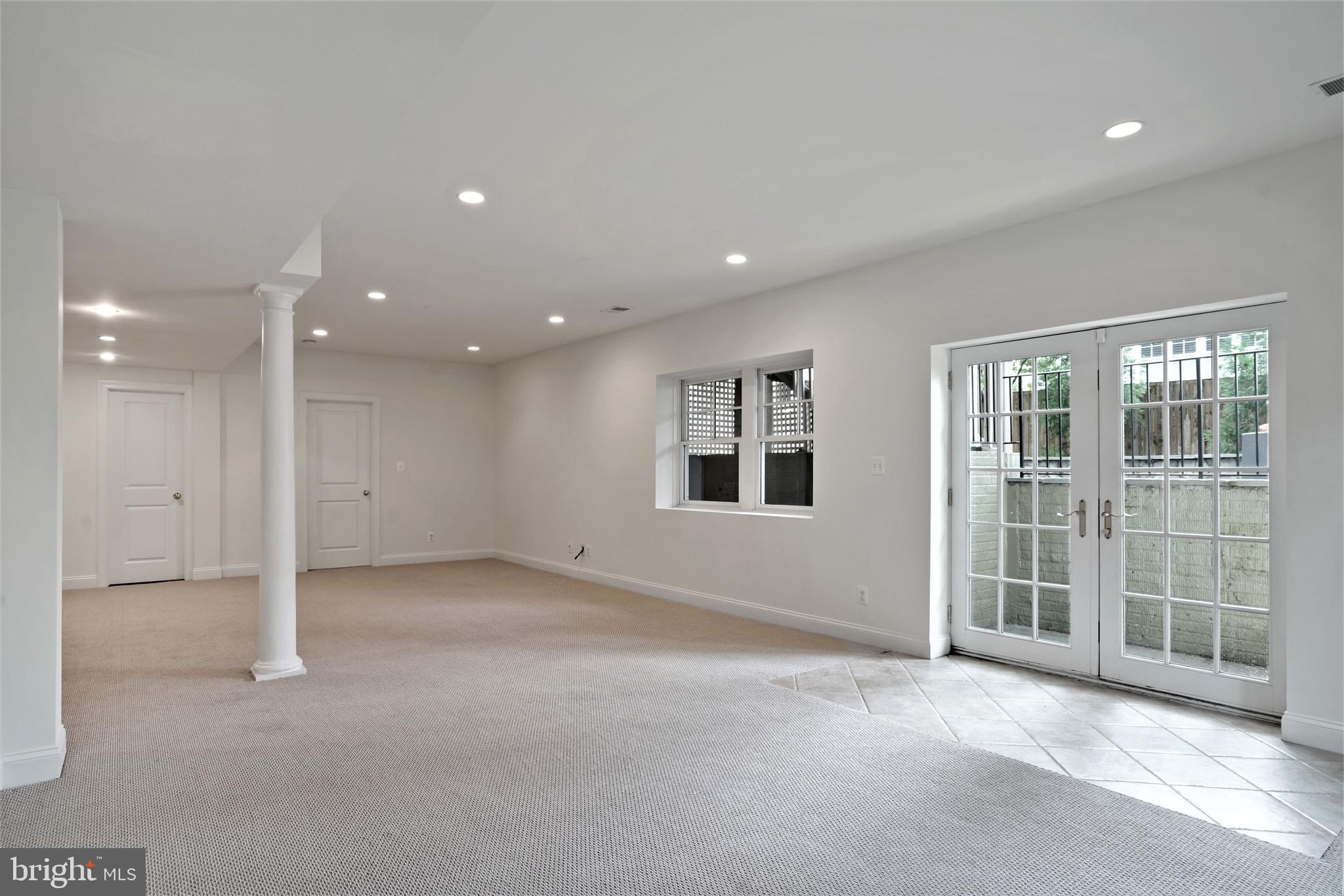 BERKSHIRE OAKWOOD - Residential