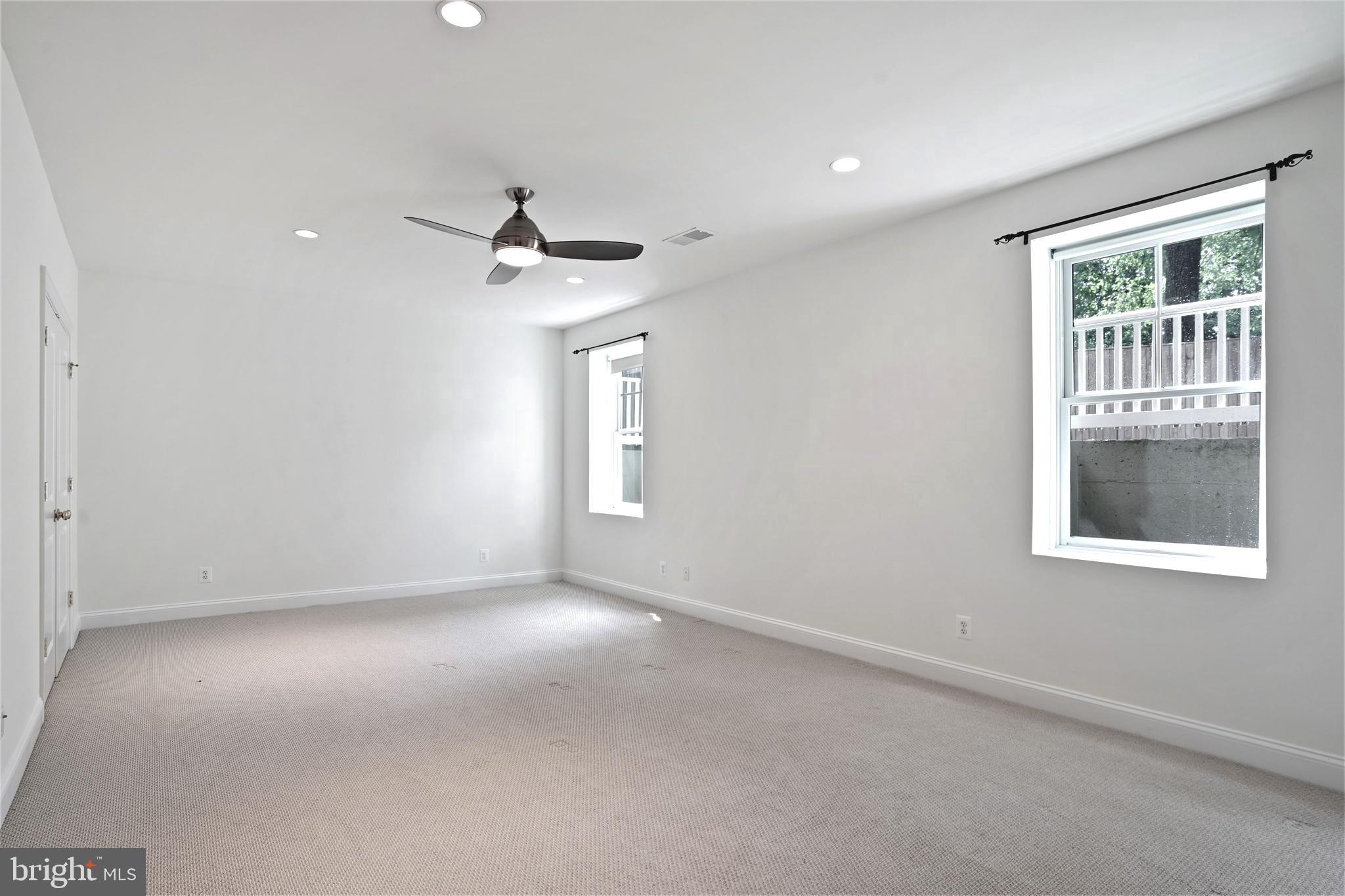 BERKSHIRE OAKWOOD - Residential