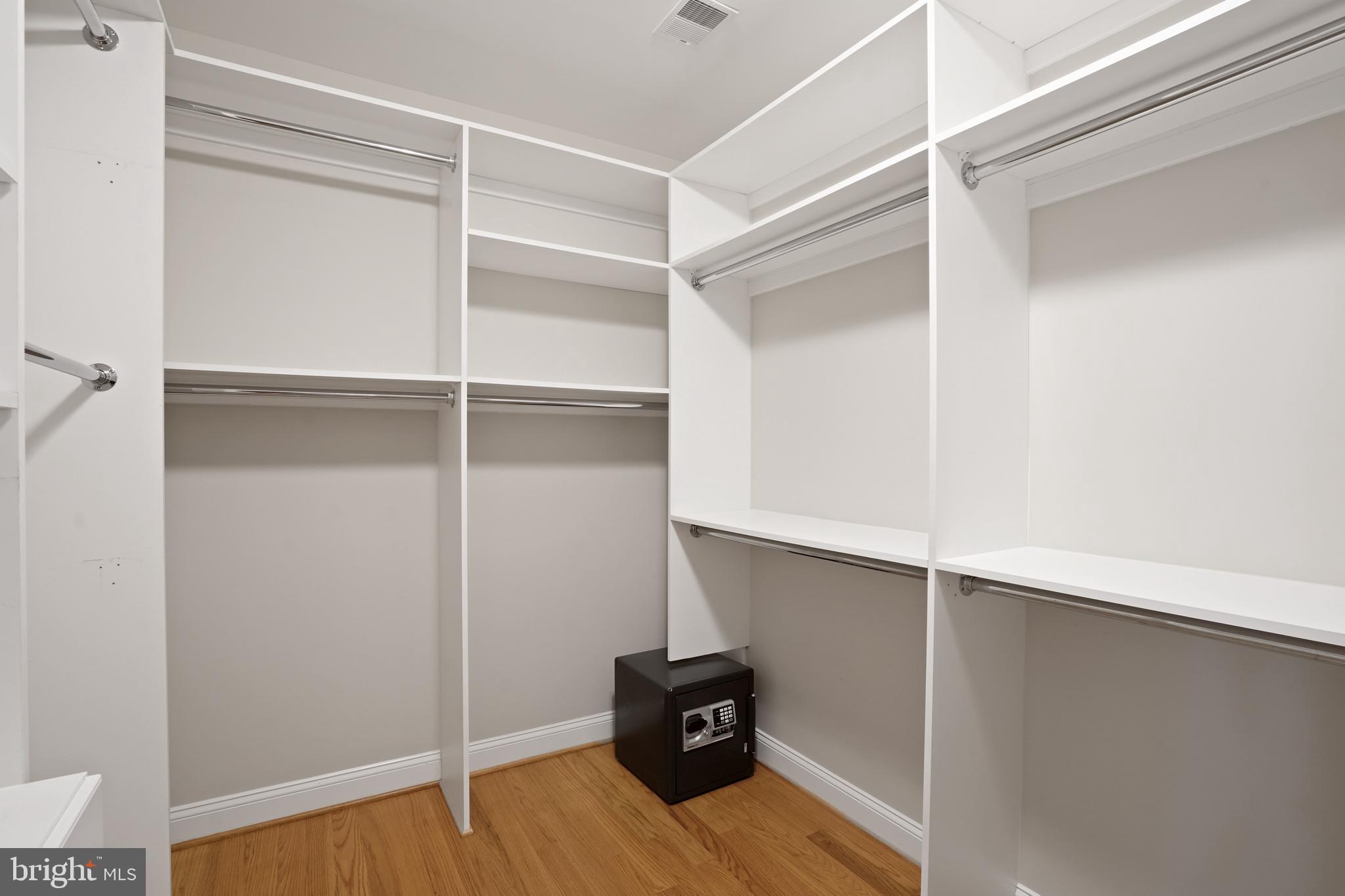 BERKSHIRE OAKWOOD - Residential