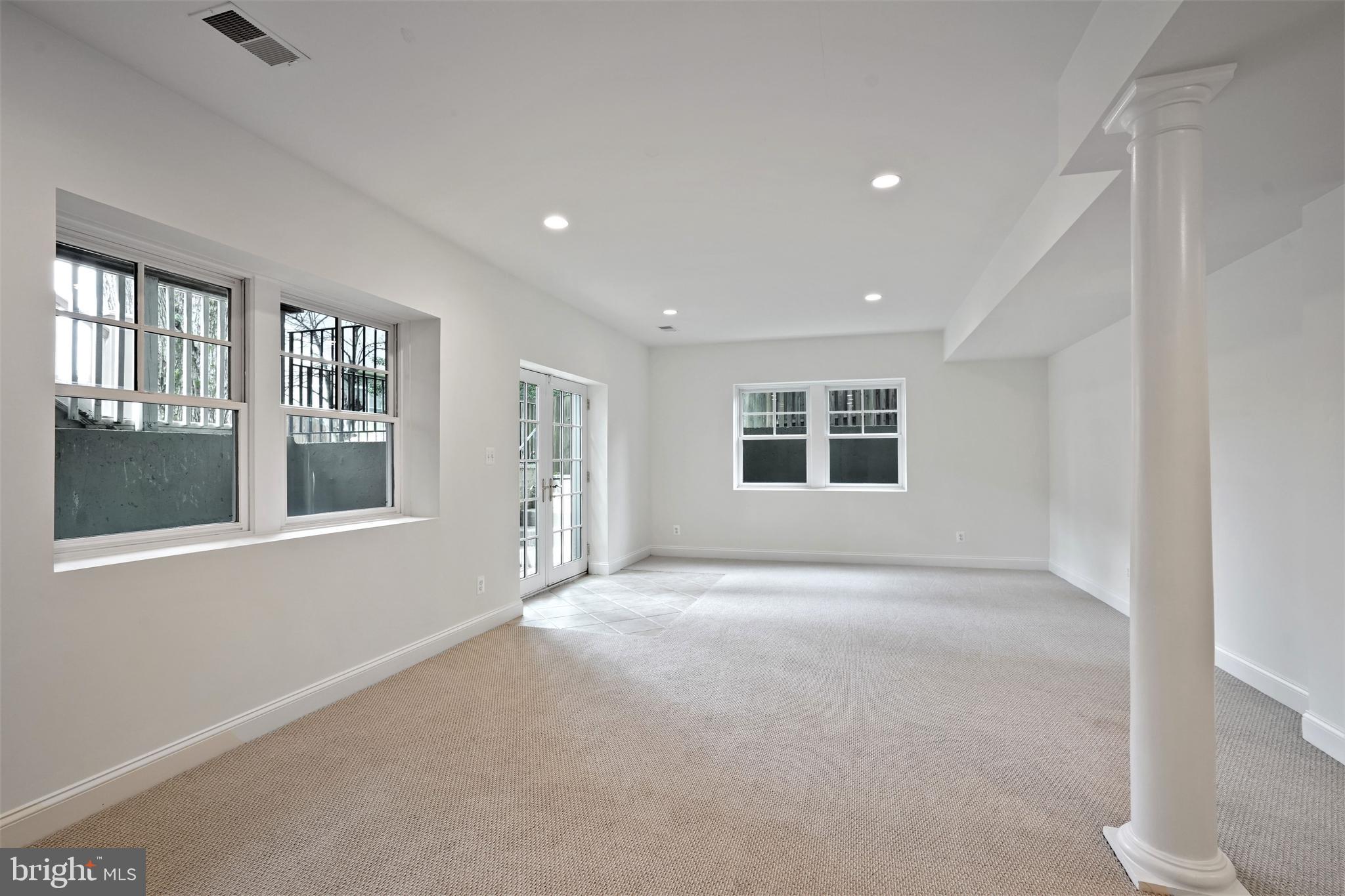 BERKSHIRE OAKWOOD - Residential