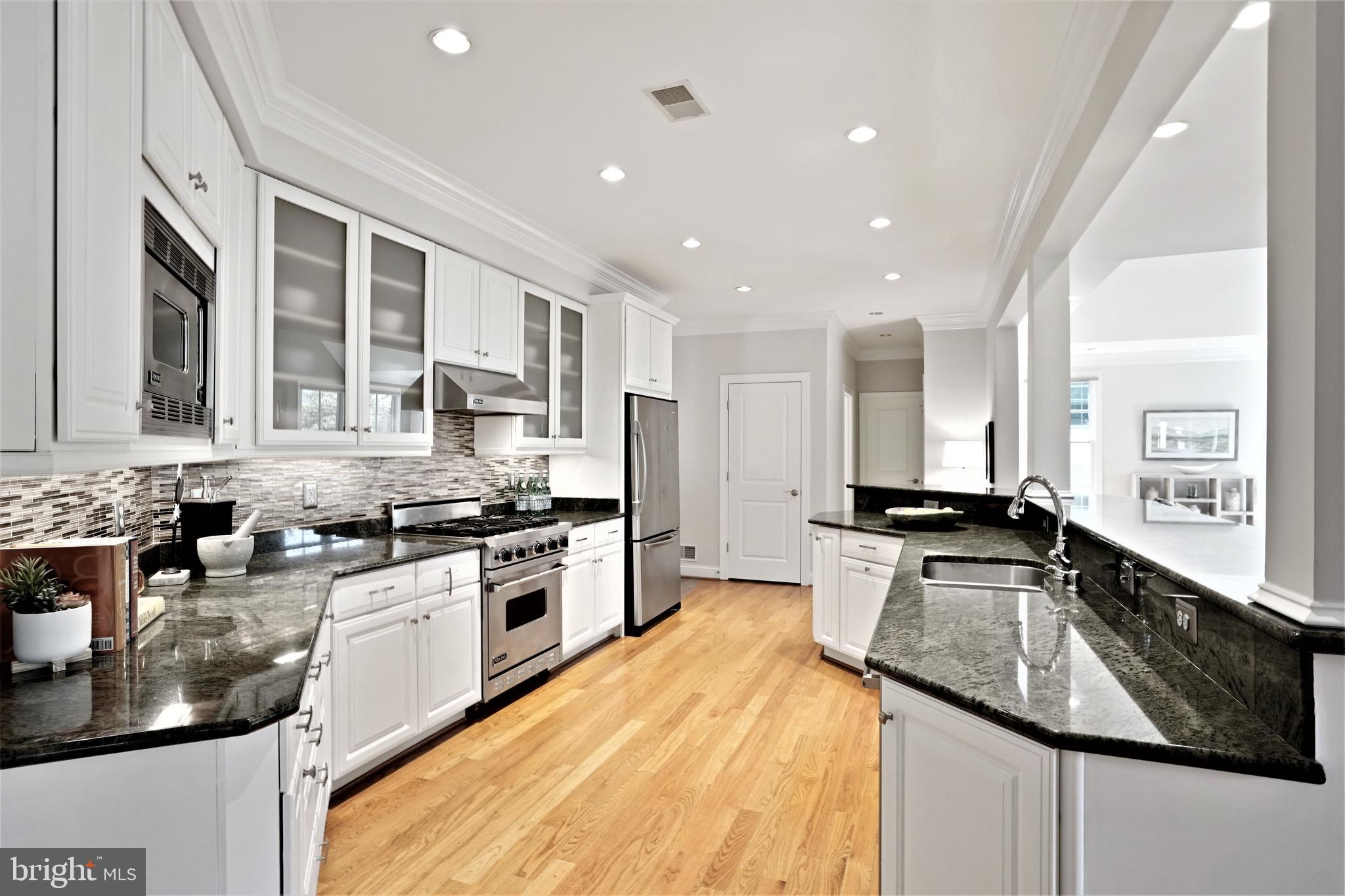 BERKSHIRE OAKWOOD - Residential