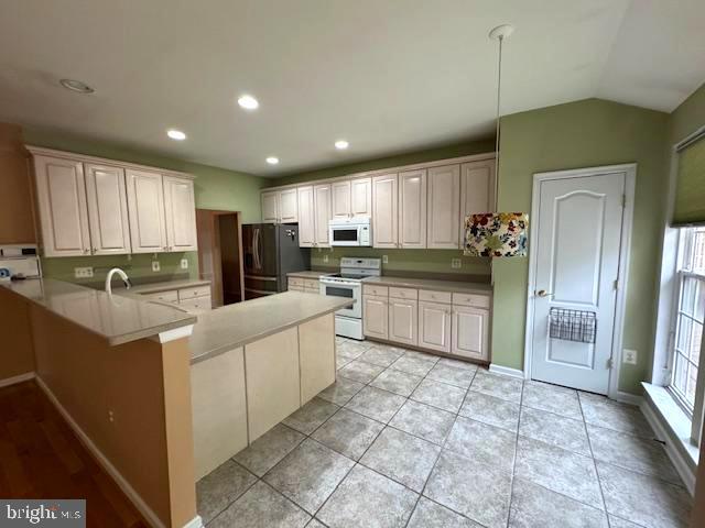 RIVER RIDGE - Residential