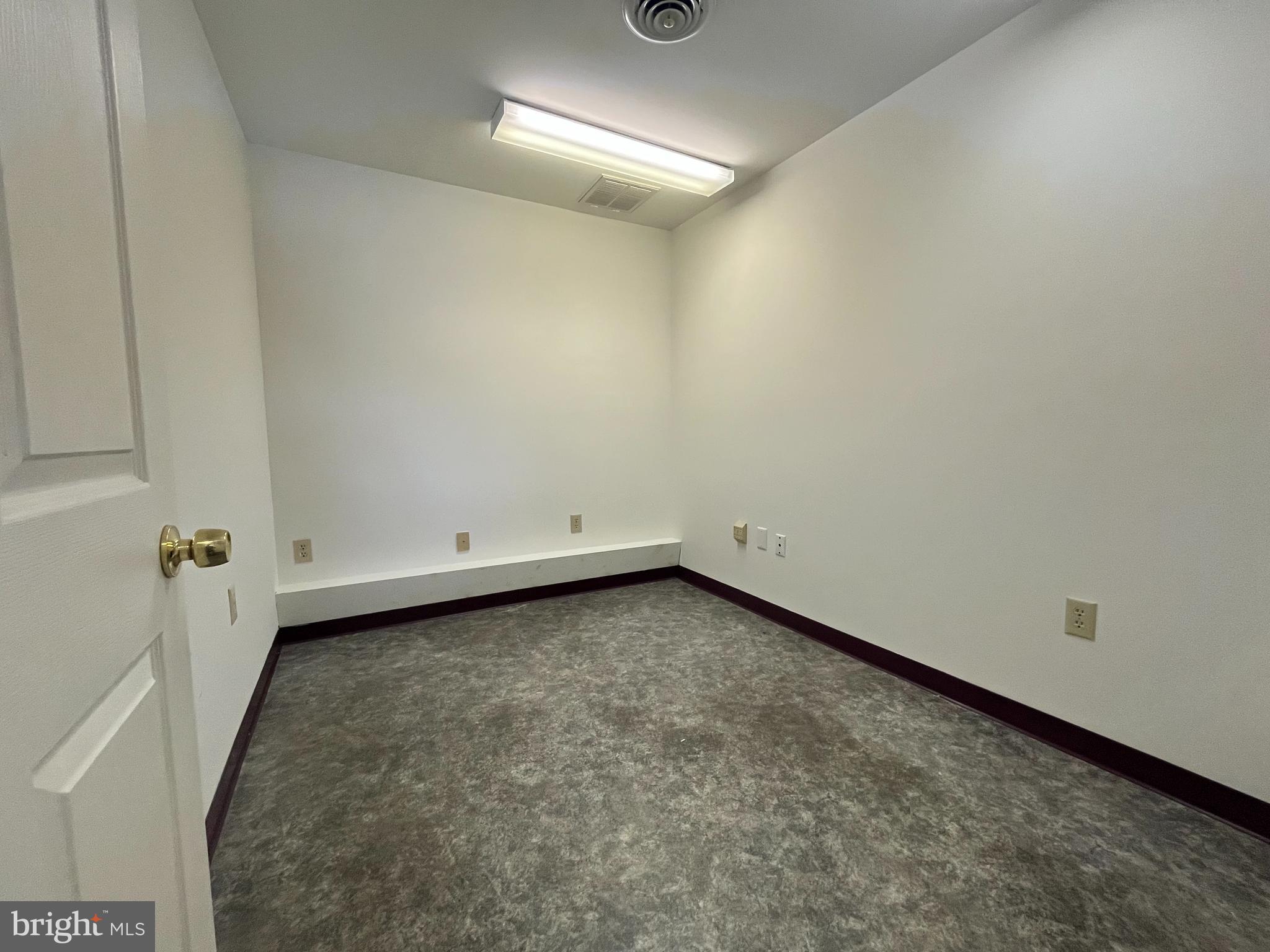 WASHINGTON TWP - Commercial Lease