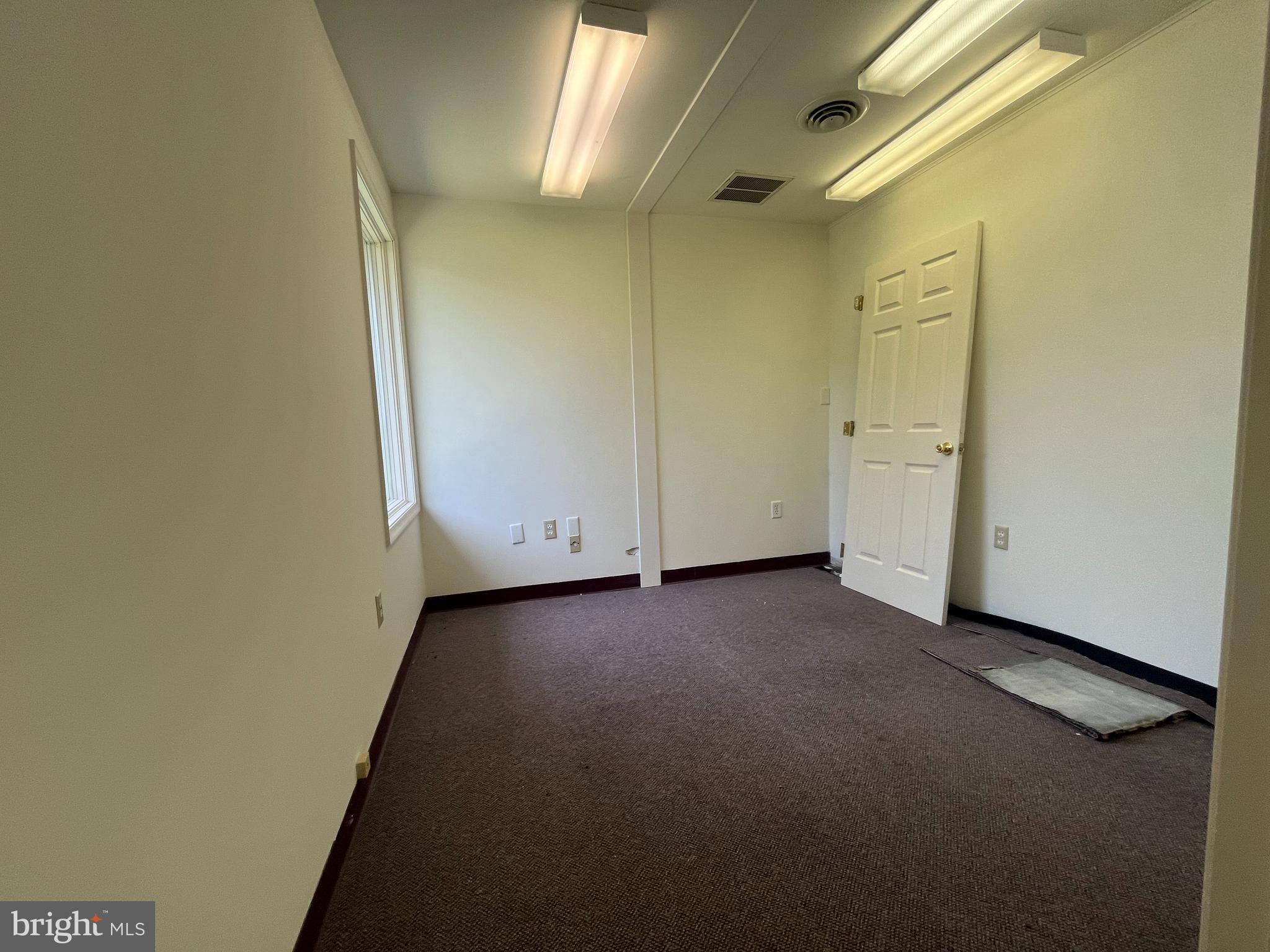 WASHINGTON TWP - Commercial Lease