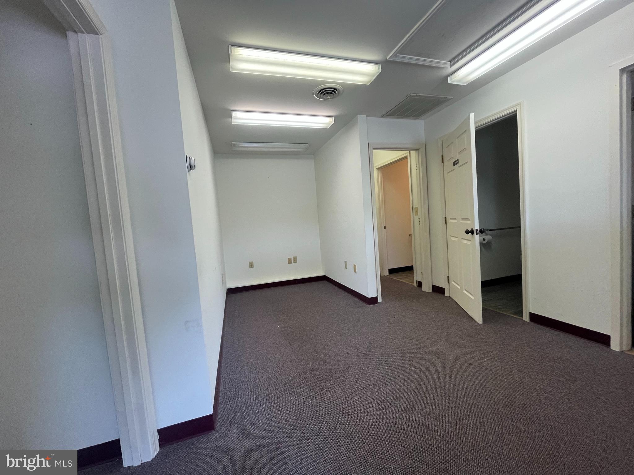 WASHINGTON TWP - Commercial Lease