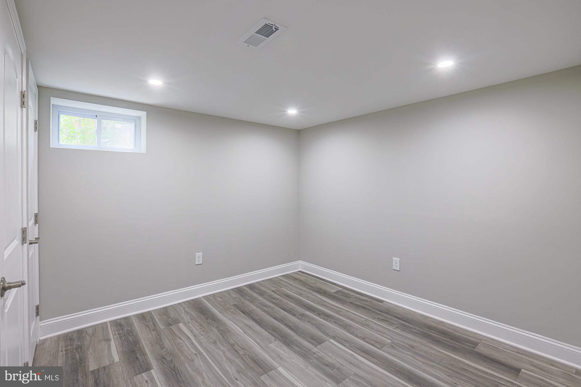 WINDSOR HILLS - Residential