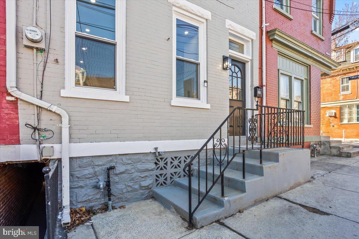 456 W KING STREET
