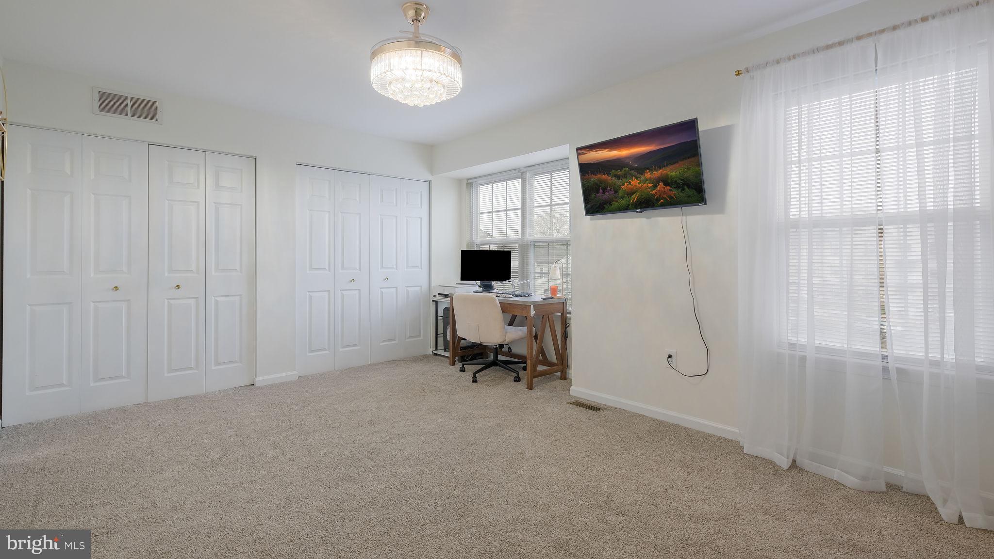 NOBLE OAKS - Residential