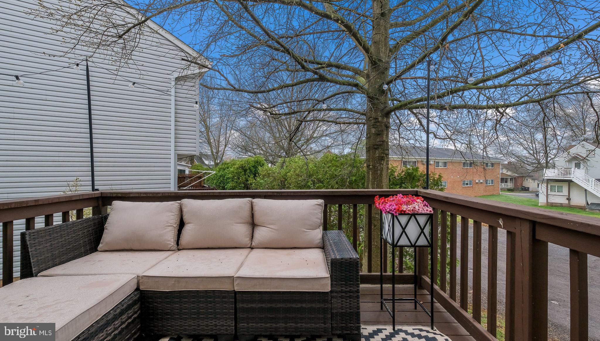 NOBLE OAKS - Residential