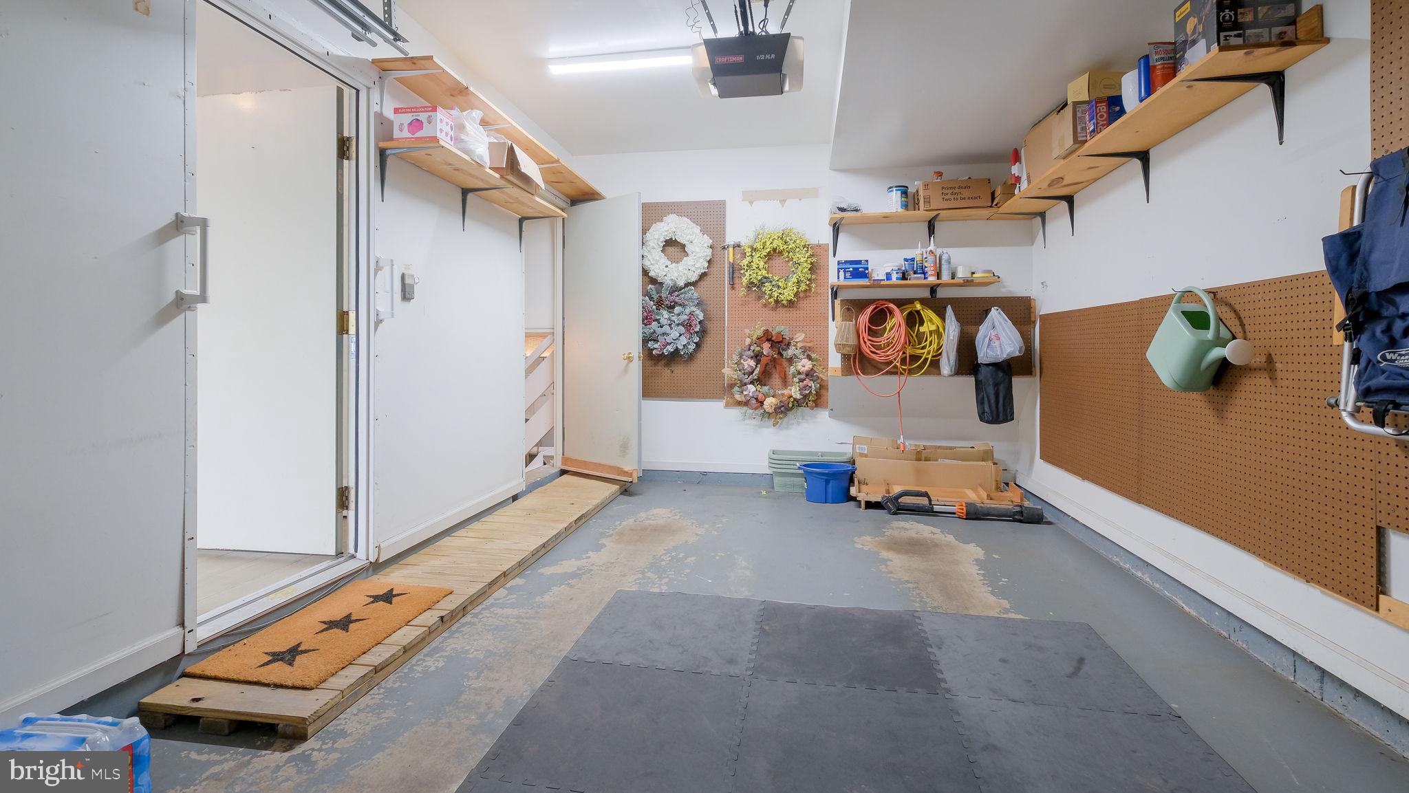 NOBLE OAKS - Residential