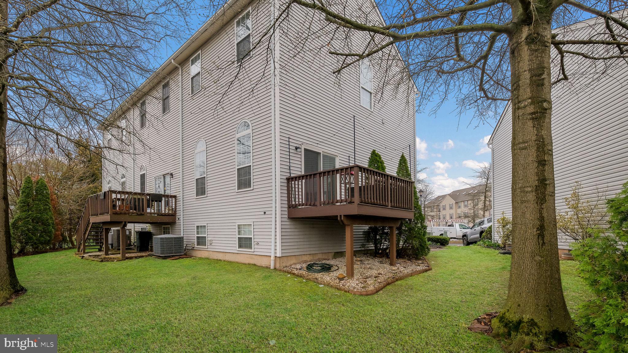 NOBLE OAKS - Residential