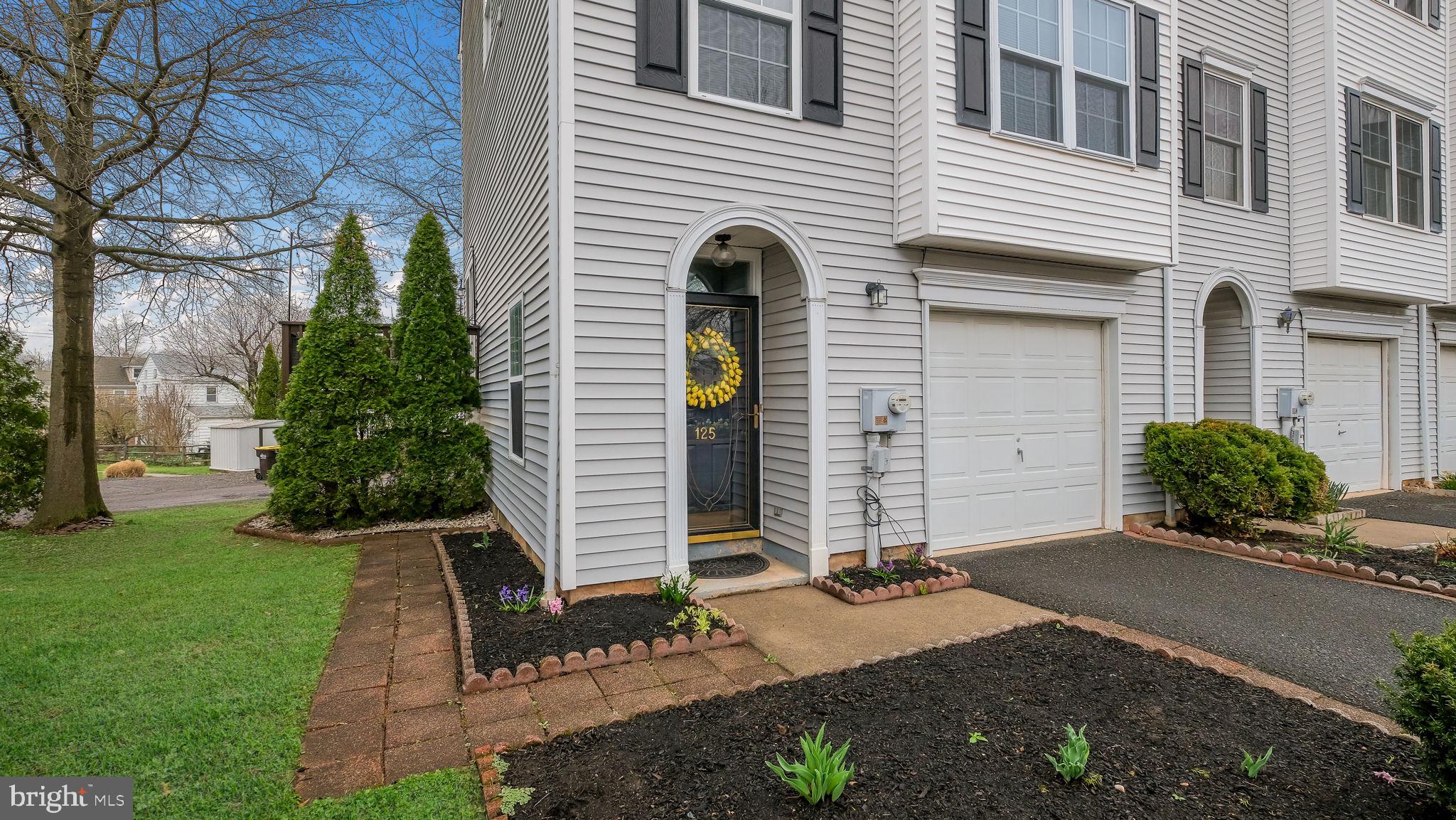 NOBLE OAKS - Residential