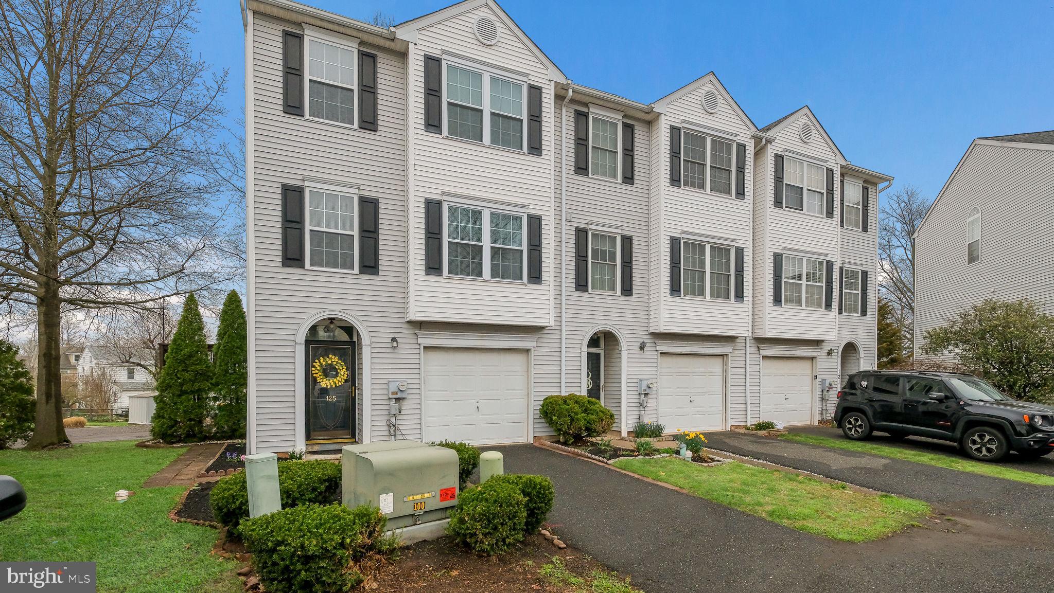 NOBLE OAKS - Residential