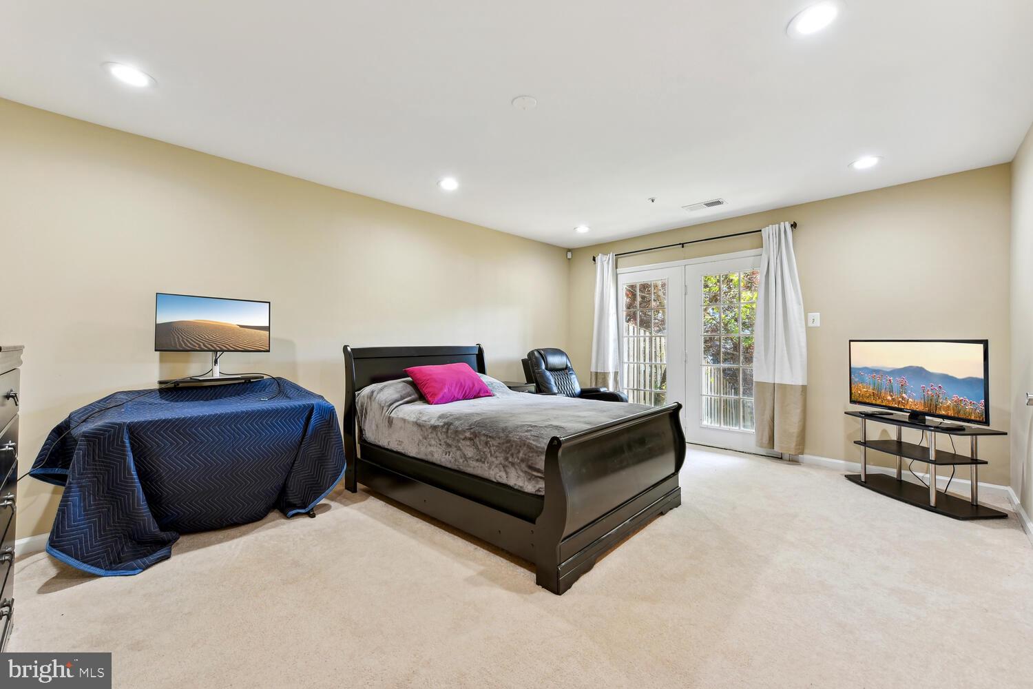 JACKSONS RIDGE CONDOS - Residential