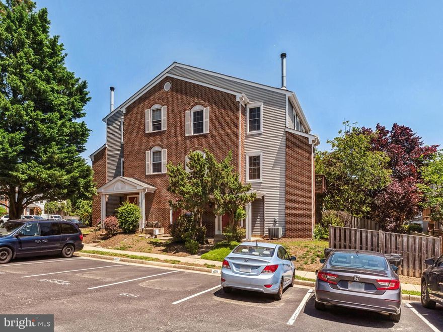 Spacious &  Bright 4 Bedroom, 2 Full & 2 Half Bath Townhouse Style Condo! Corner Unit w/Three Levels.  Countless Updates!!!  Living & Dining Room are Open & Inviting.. Sunny Deck Off Living Room. Primary Bedroom Features Vaulted Ceiling. Lower Level Walks Out to  Partially Fenced Yard. Can Serve as 4th Bedroom or Would be a Great Family Room. Community Swimming Pool! Do Not Miss Your Chance to Make this Beautiful Home Your Own!

Fantastic Location for Commuters is Surrounded by Restaurants, Shops & Parks! Jackson’s Ridge Condominiums Offers Privacy & Convenience! Community is Adjacent to Prince William County Trails & Barron Park w/Playground, Tennis & Basketball Courts. Bull Run Plaza Just Around tbe Corner. Lidl, Giant, Costco & Starbucks & More!