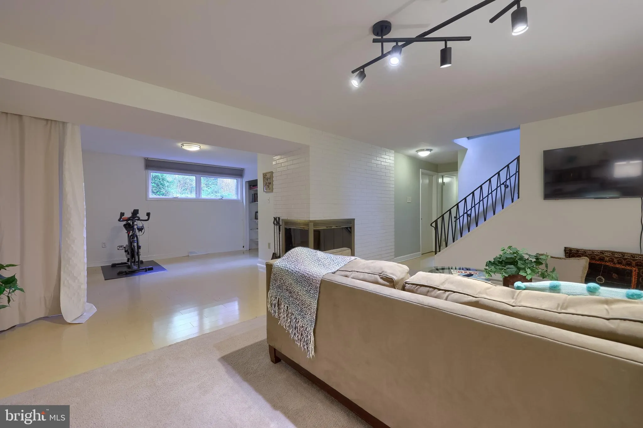 Lancaster, Pennsylvania 17601, United States, 4 Bedrooms Bedrooms, ,2 BathroomsBathrooms,Residential,Pending,206521