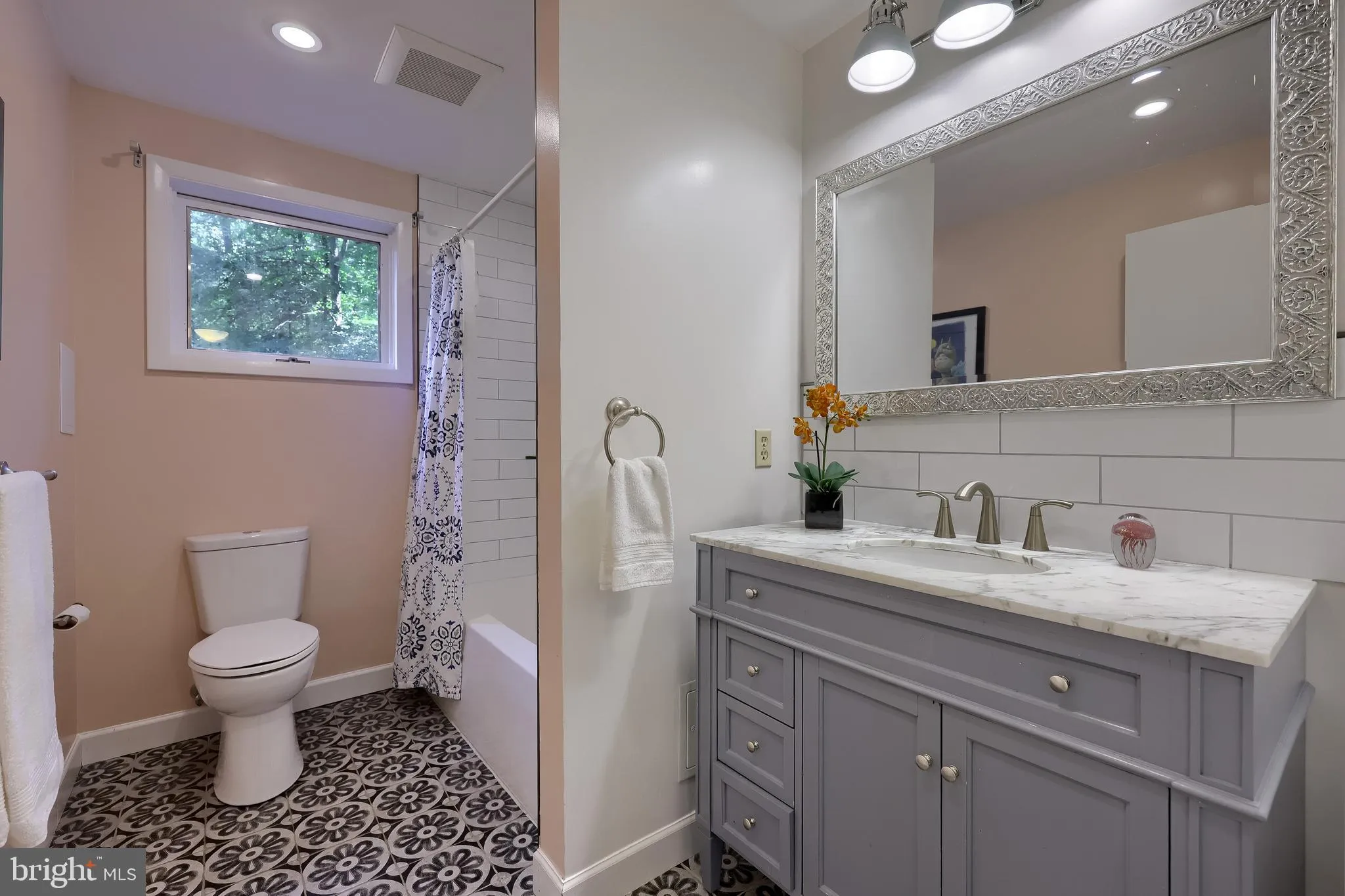 Lancaster, Pennsylvania 17601, United States, 4 Bedrooms Bedrooms, ,2 BathroomsBathrooms,Residential,Pending,206521