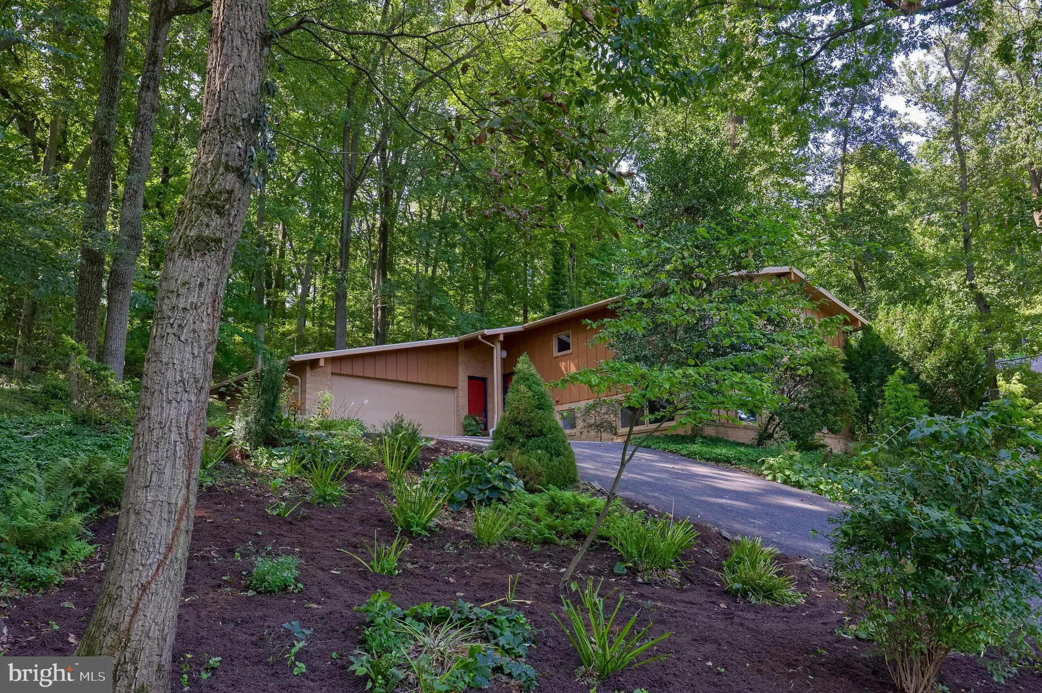 Lancaster, Pennsylvania 17601, United States, 4 Bedrooms Bedrooms, ,2 BathroomsBathrooms,Residential,Pending,206521