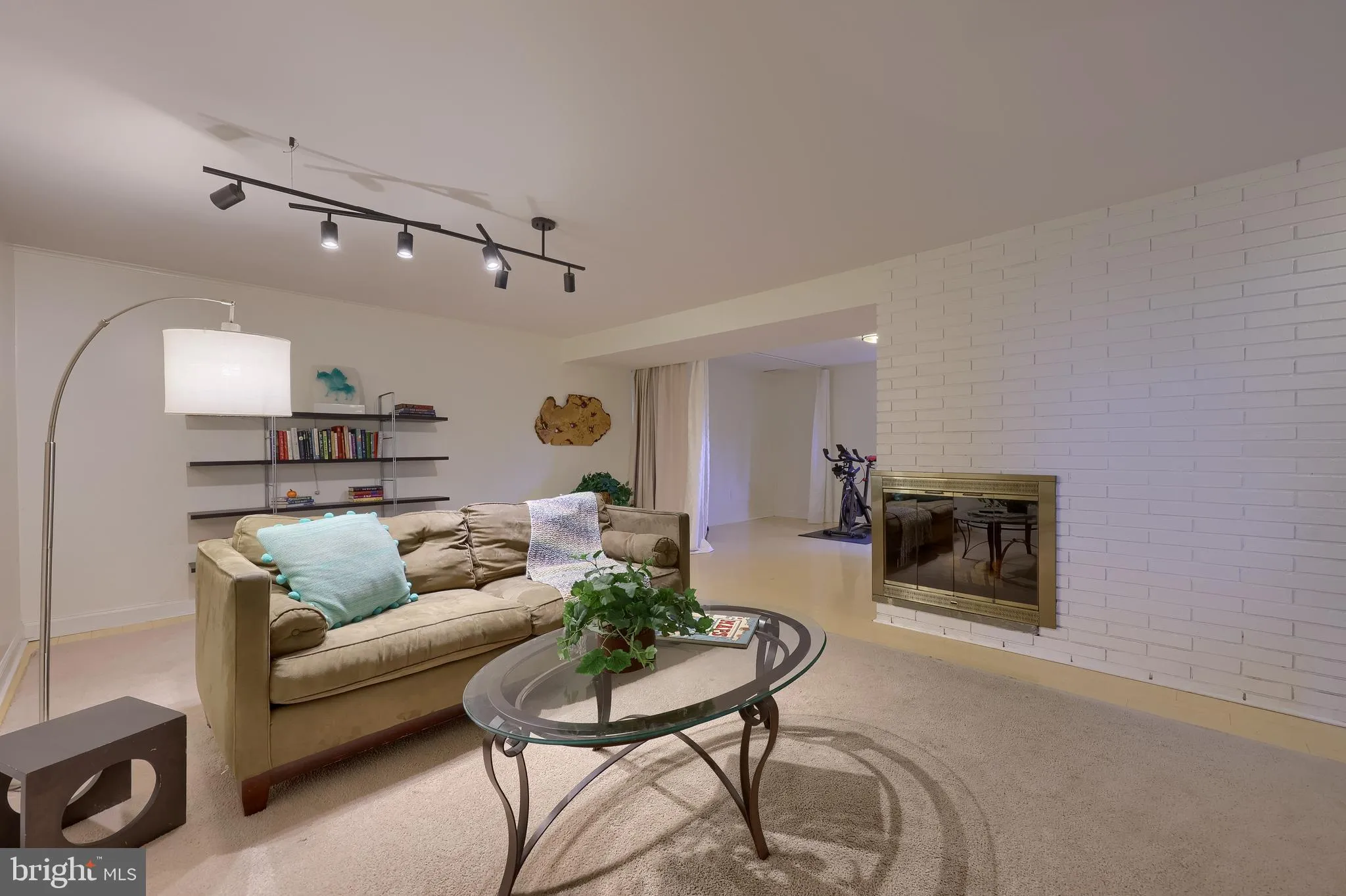 Lancaster, Pennsylvania 17601, United States, 4 Bedrooms Bedrooms, ,2 BathroomsBathrooms,Residential,Pending,206521