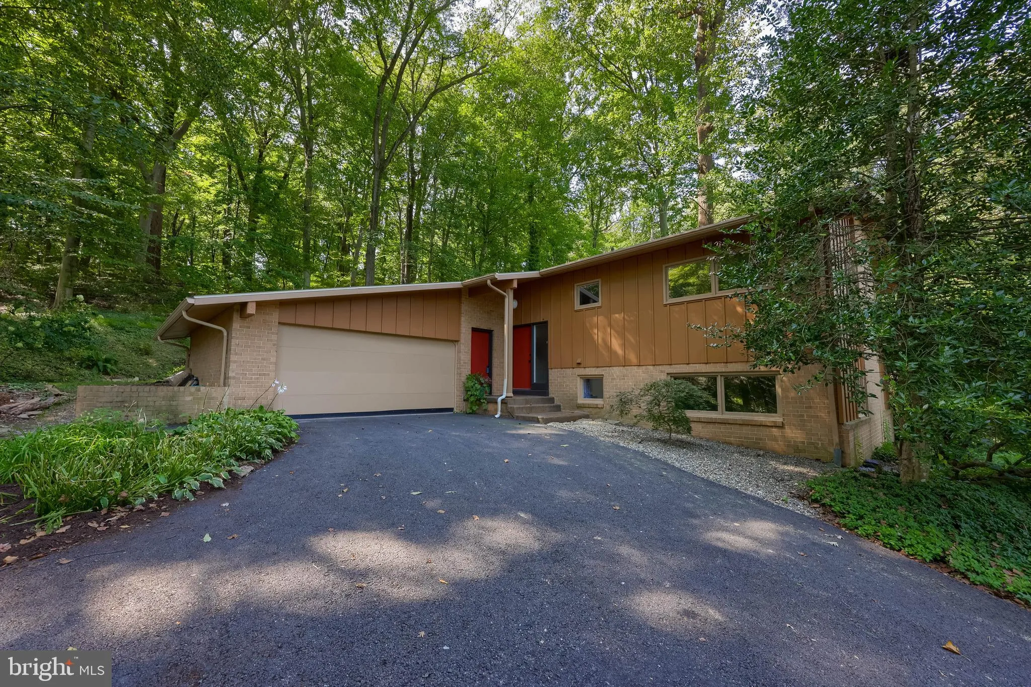 Lancaster, Pennsylvania 17601, United States, 4 Bedrooms Bedrooms, ,2 BathroomsBathrooms,Residential,Pending,206521