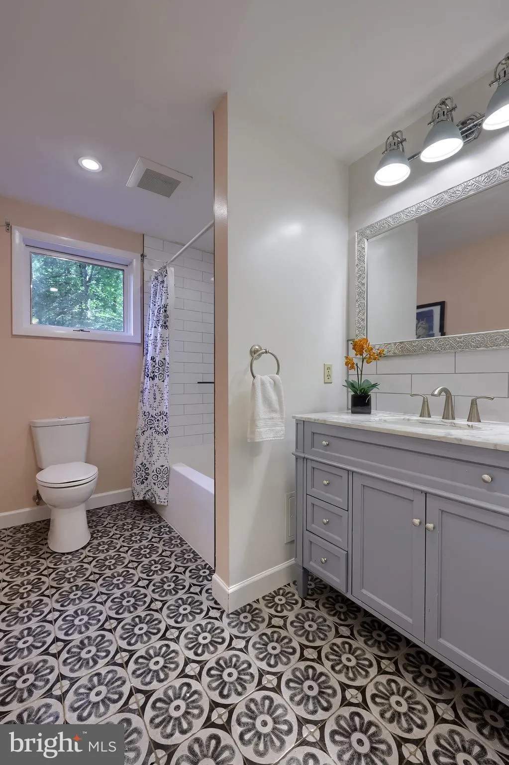 Lancaster, Pennsylvania 17601, United States, 4 Bedrooms Bedrooms, ,2 BathroomsBathrooms,Residential,Pending,206521