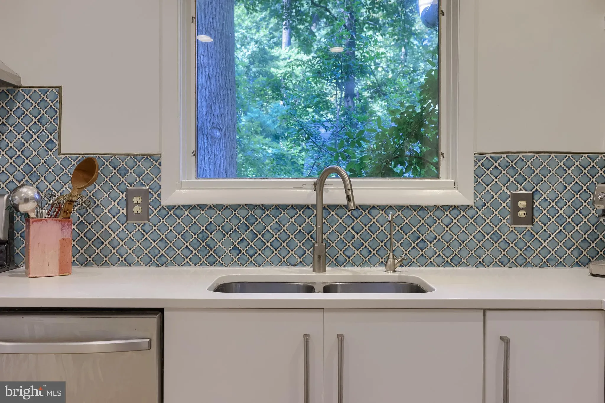 Lancaster, Pennsylvania 17601, United States, 4 Bedrooms Bedrooms, ,2 BathroomsBathrooms,Residential,Pending,206521