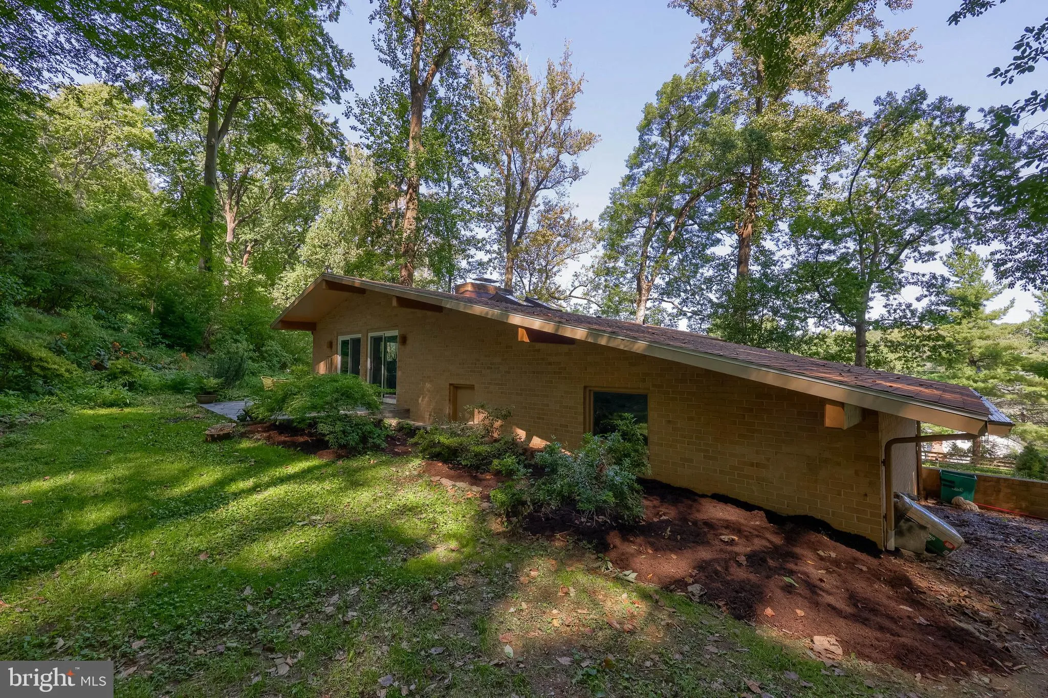 Lancaster, Pennsylvania 17601, United States, 4 Bedrooms Bedrooms, ,2 BathroomsBathrooms,Residential,Pending,206521