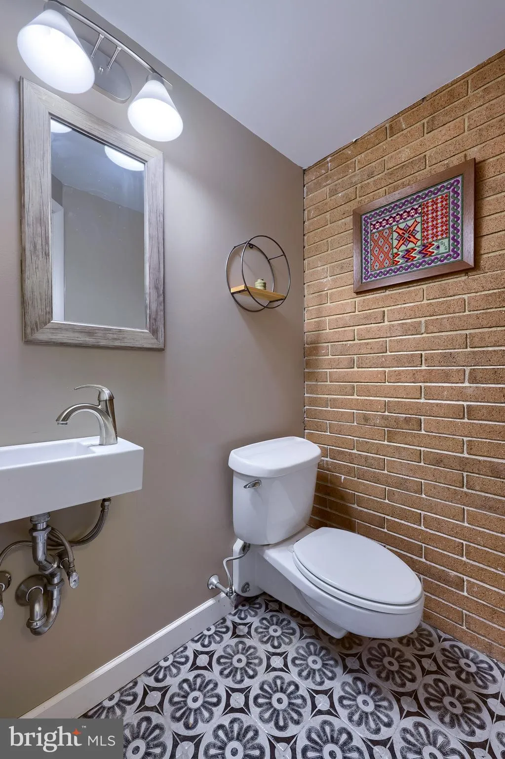 Lancaster, Pennsylvania 17601, United States, 4 Bedrooms Bedrooms, ,2 BathroomsBathrooms,Residential,Pending,206521