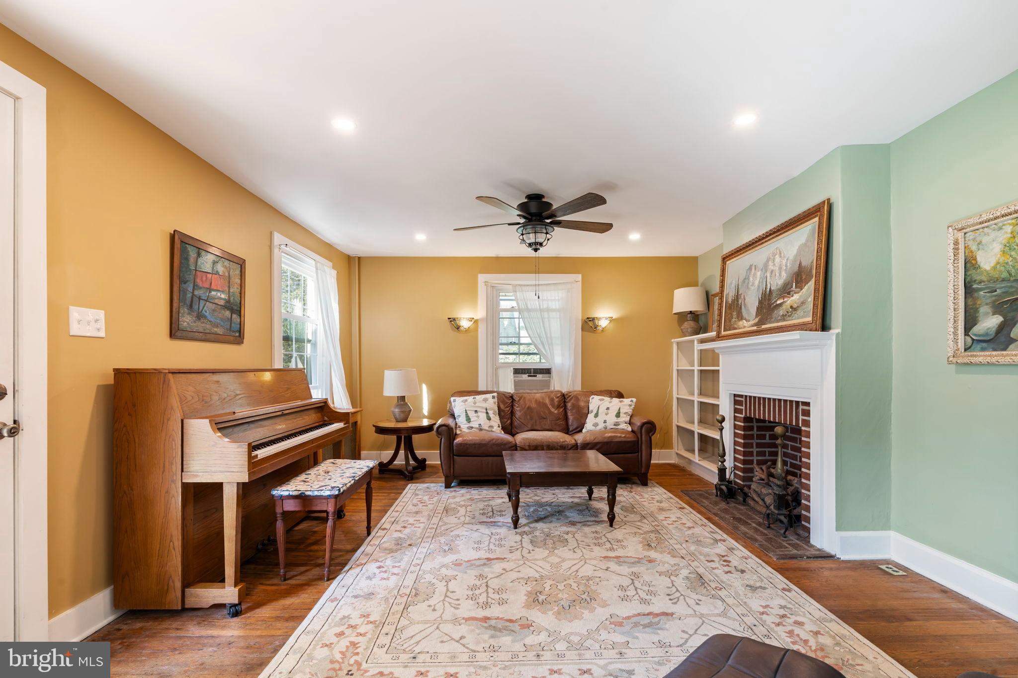 OVERBROOK HILLS - Residential Lease