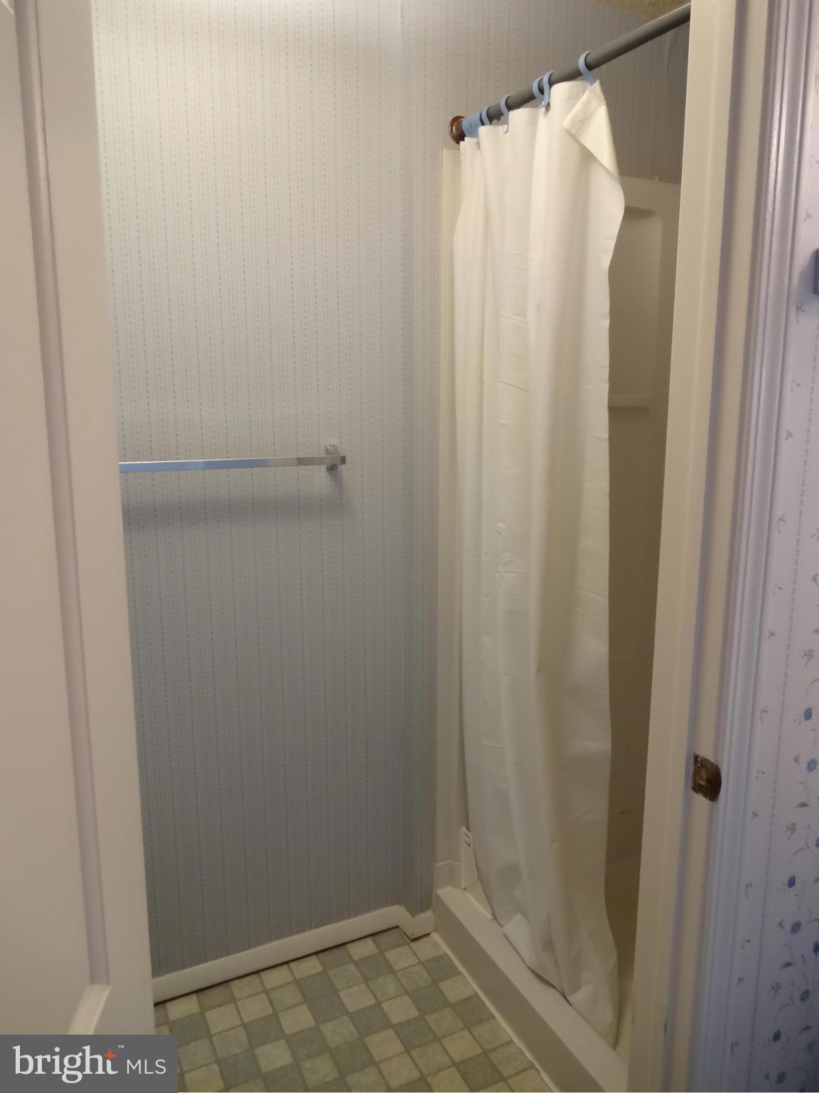 D EVEREUX WEST - Residential