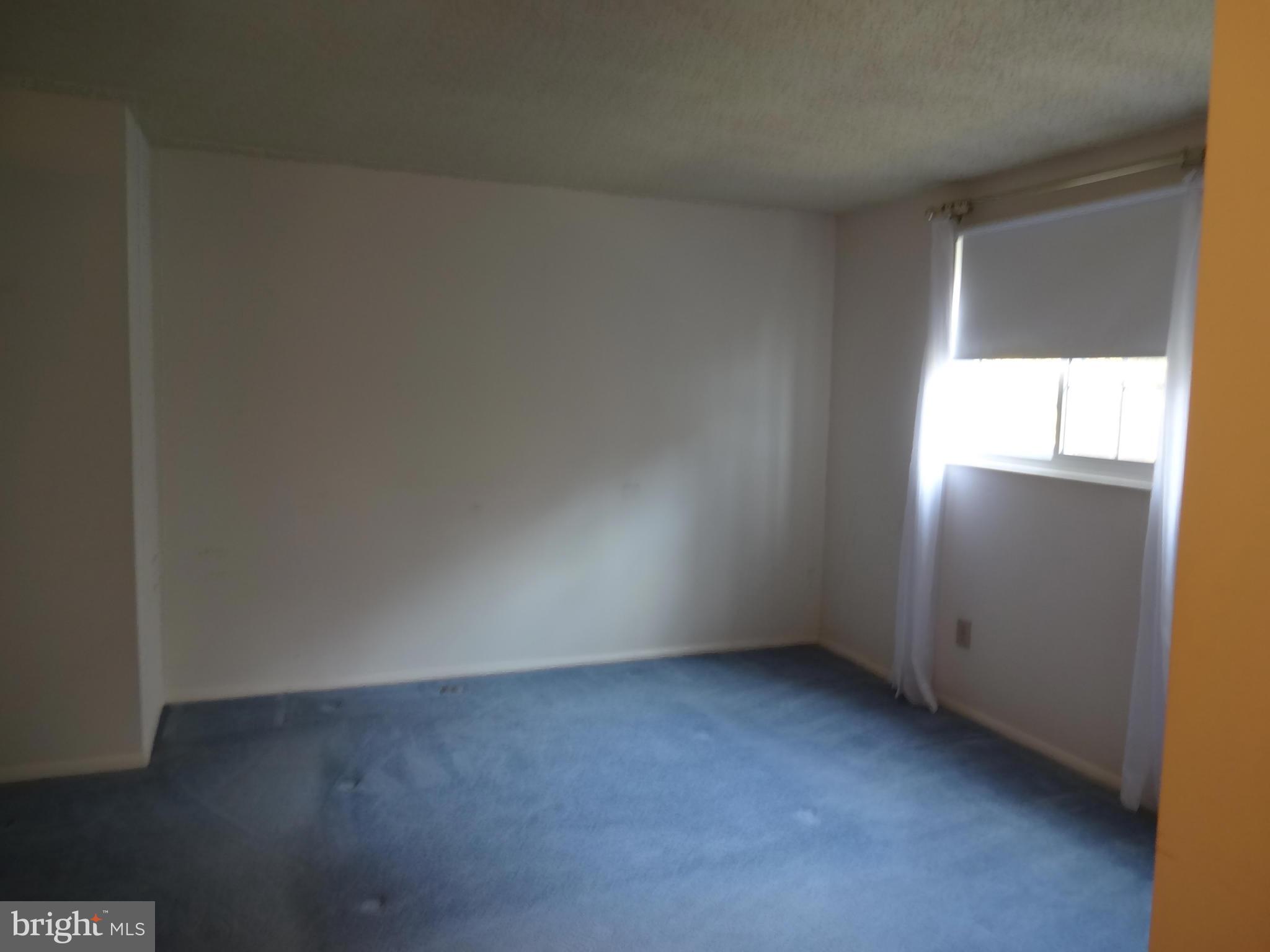 D EVEREUX WEST - Residential