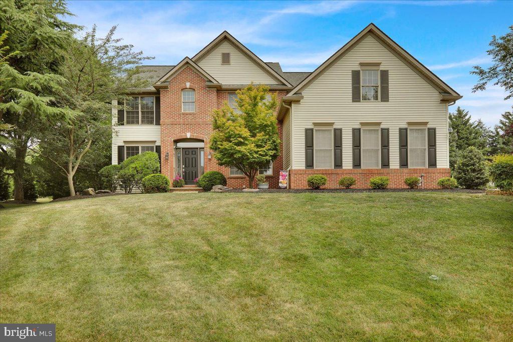 Photo of 13 Ridgefield Drive, Lancaster, PA 17602 (MLS # PALA2053534)