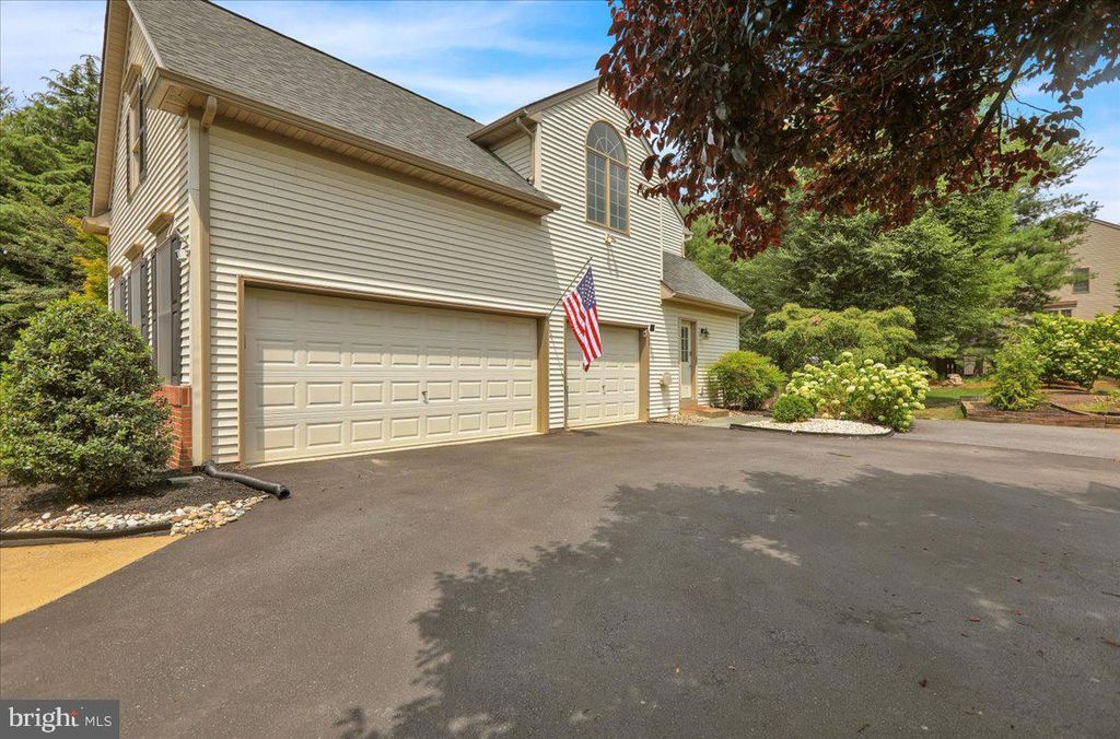 Photo of 13 Ridgefield Drive, Lancaster, PA 17602 (MLS # PALA2053534)