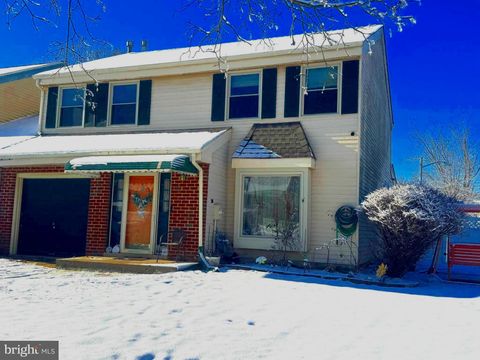 Homes For Sale - 114 Burnam Wood Court<br/> MOUNT LAUREL, NJ 08054