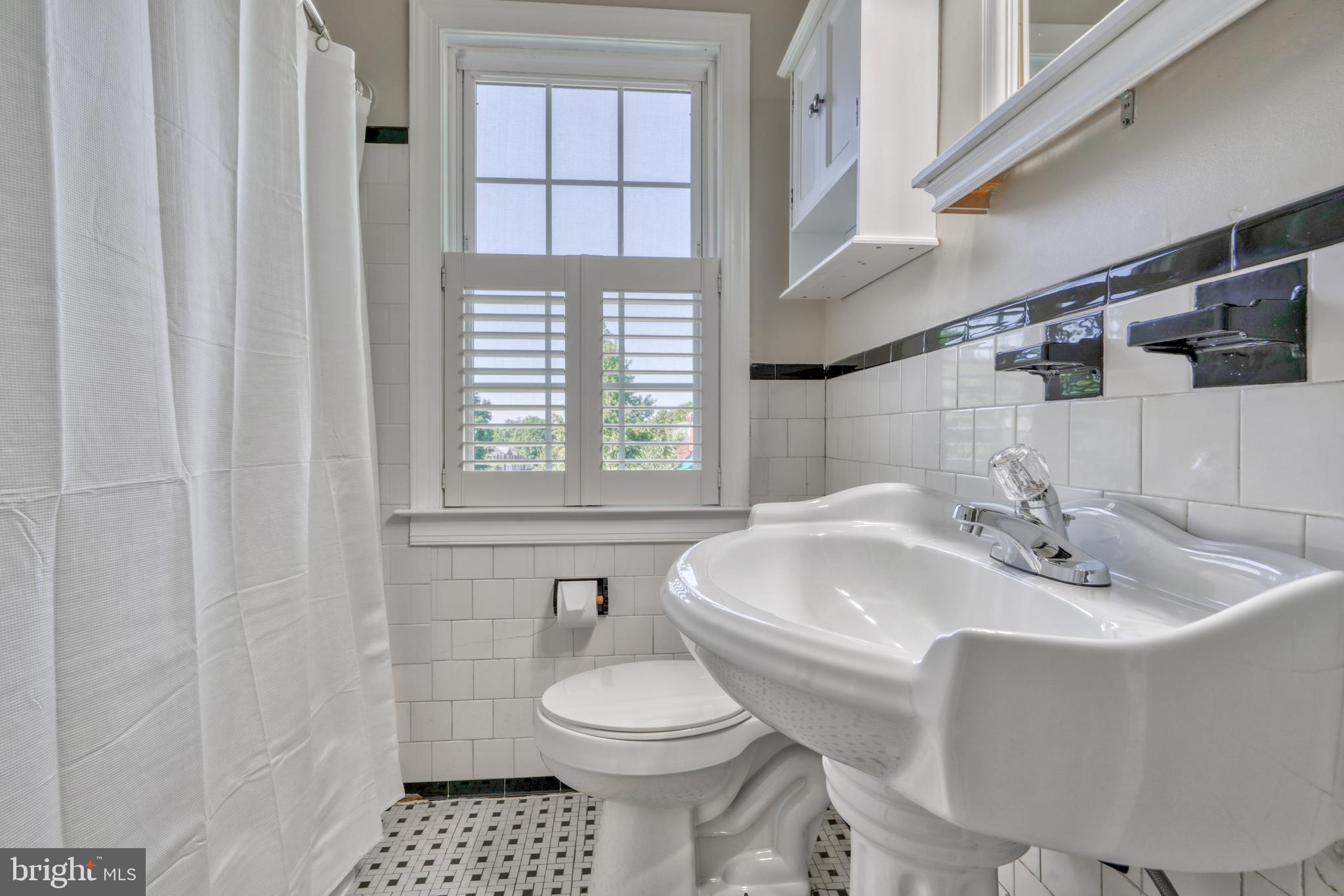 GAYWOOD - Residential Lease