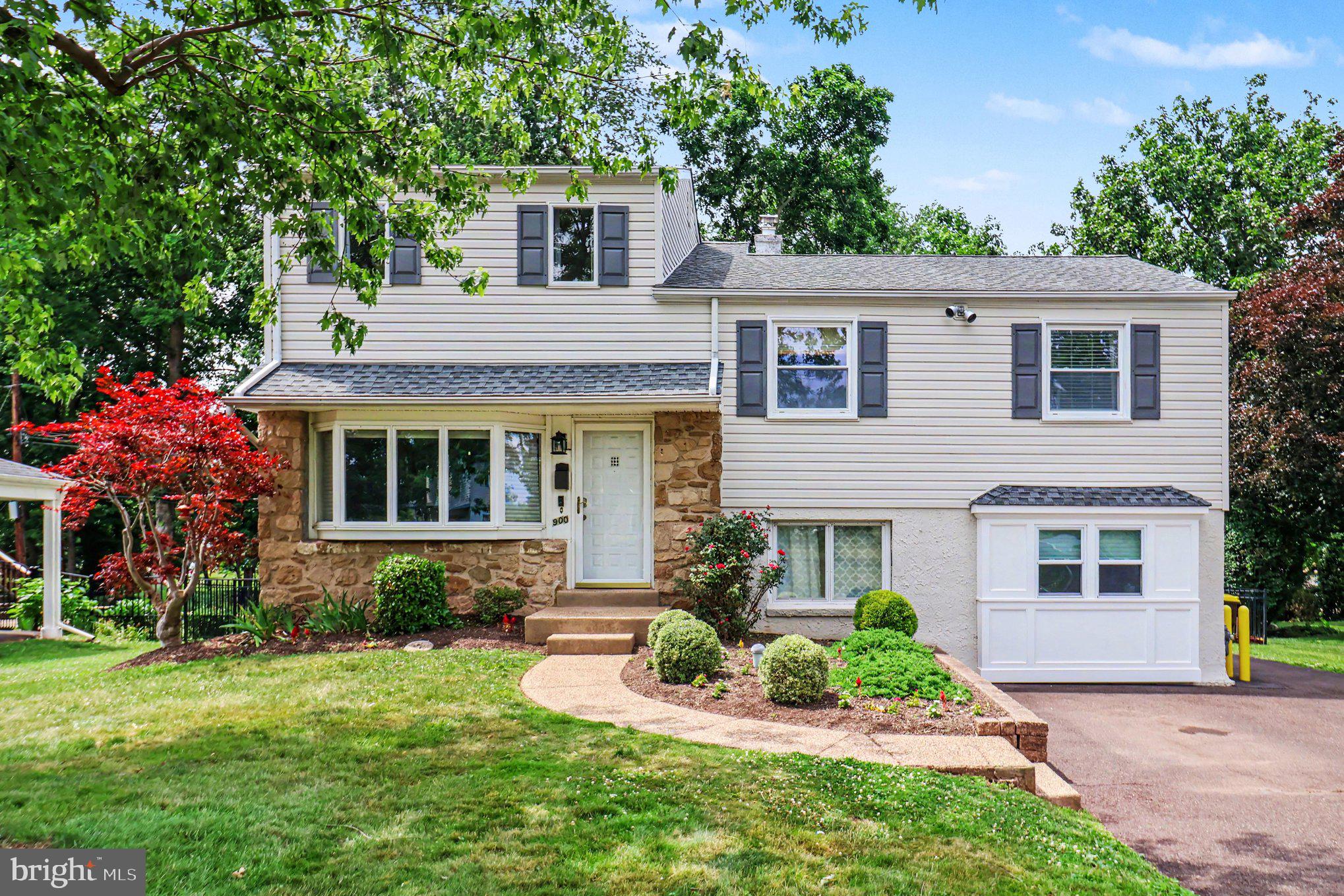 900 WOODLAWN DRIVE
