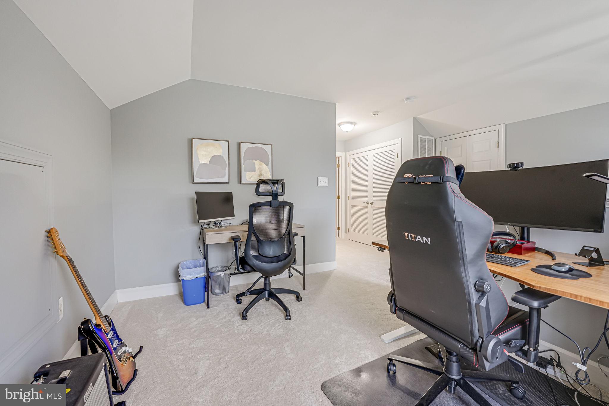 OAKTON PARK - Residential