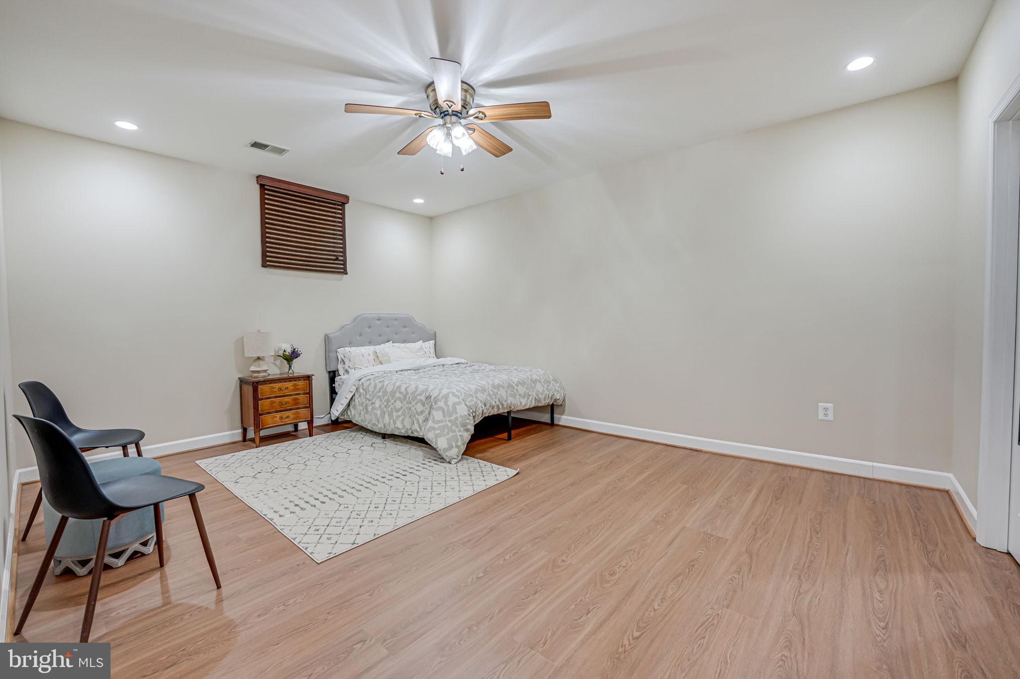 OAKTON PARK - Residential