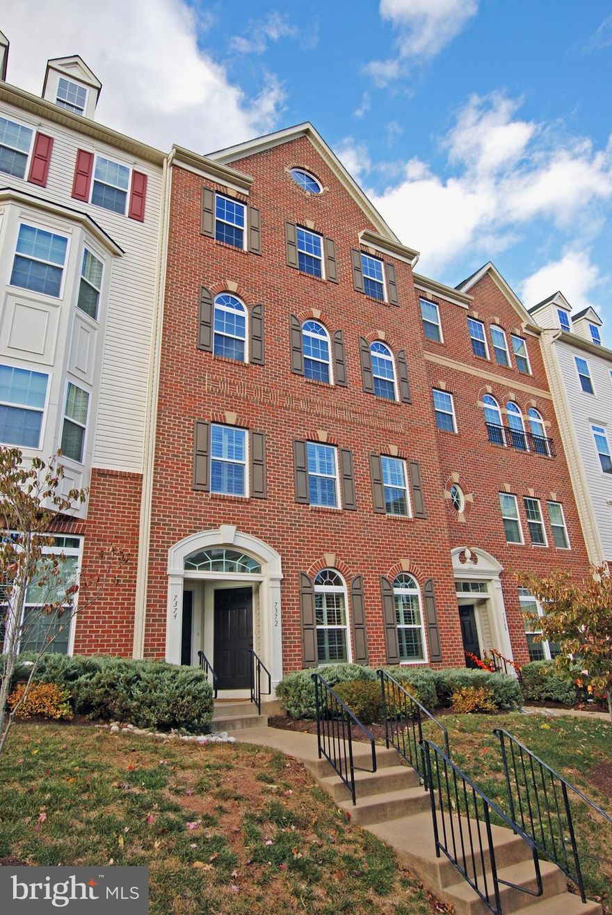 Beautiful lower-level unit of stacked townhouse in Somerset Condos. This 3 bedroom/2.5 bathroom home includes plantation shutters throughout, wrought iron balusters, bright and open living room/dining room. The gorgeous kitchen  has granite counter tops, 42" espresso cabinets, and stainless steel appliances. On the upper level, you'll find three good-sized bedrooms, including a large master with his-and-hers walk-in closets and luxurious bathroom in custom tile with dual vanities. A full-sized washer/dryer set is conveniently located on the level with the bedrooms. 1-car garage, plus one driveway space. The garage has racks for overhead storage.