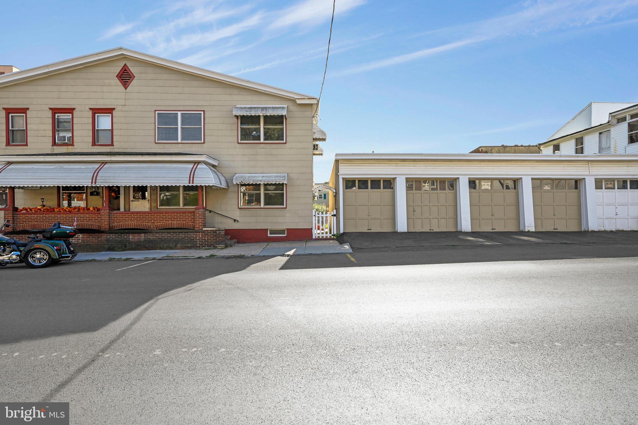 17 N 4TH STREET